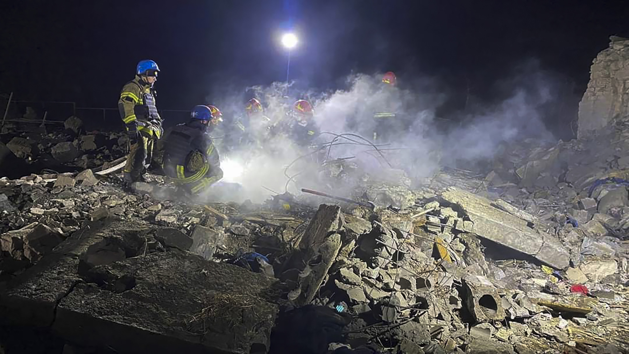 US Senate ‘to present funding package this week’; 10 die in Russian strike on eastern town