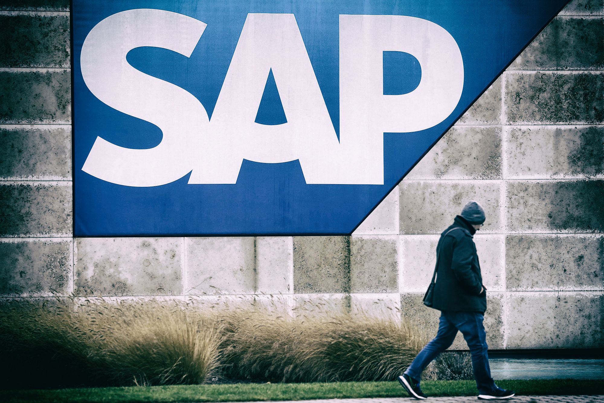 Golf, luxury and cash — SA govt bribery details emerge as US fines German ‘Gupta-linked’ SAP R4bn