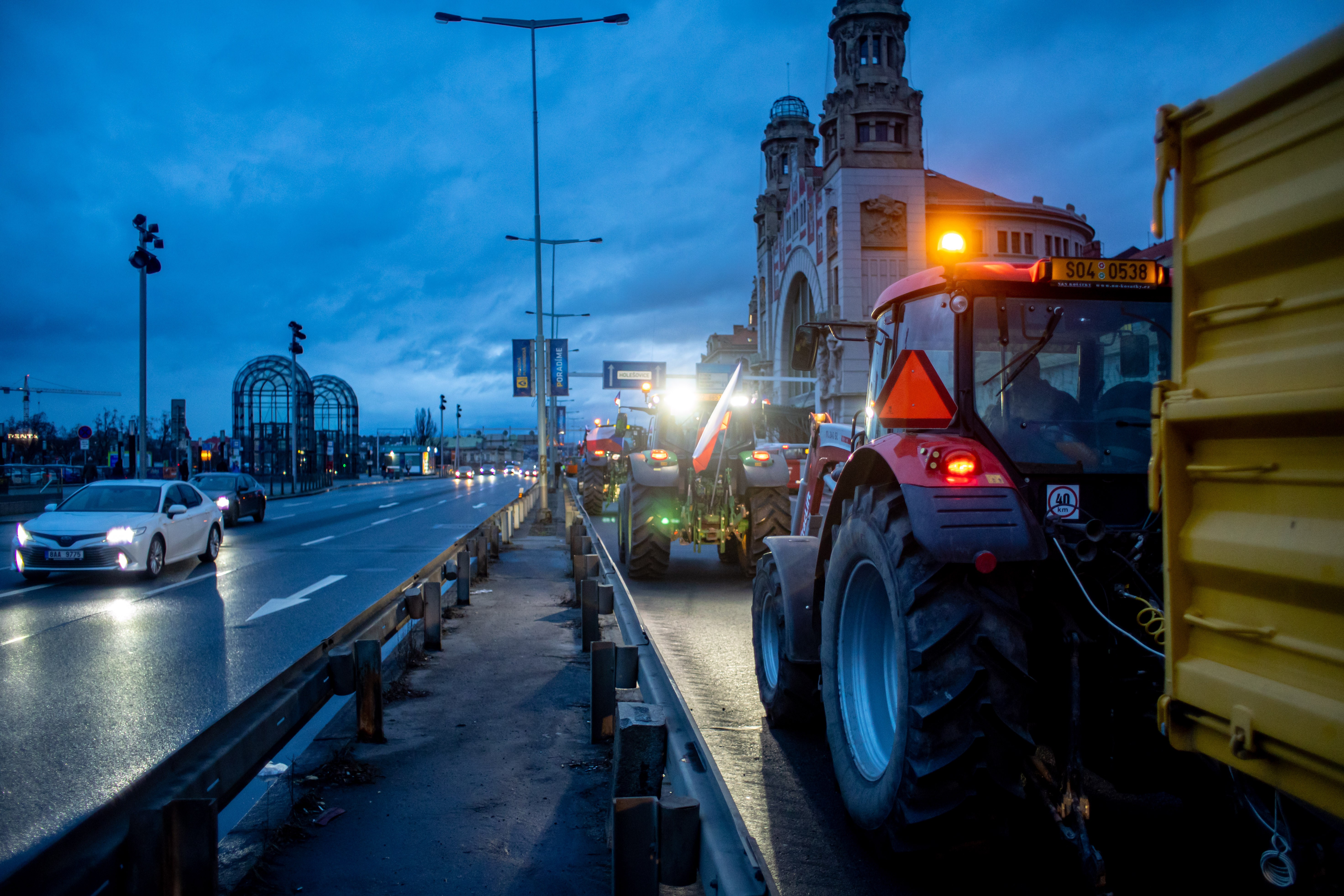 Tractors roll into downtown Prague as Czech farmers join protests