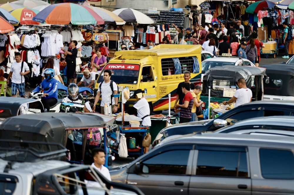 The metro with the world's worst traffic congestion, and more from around the globe