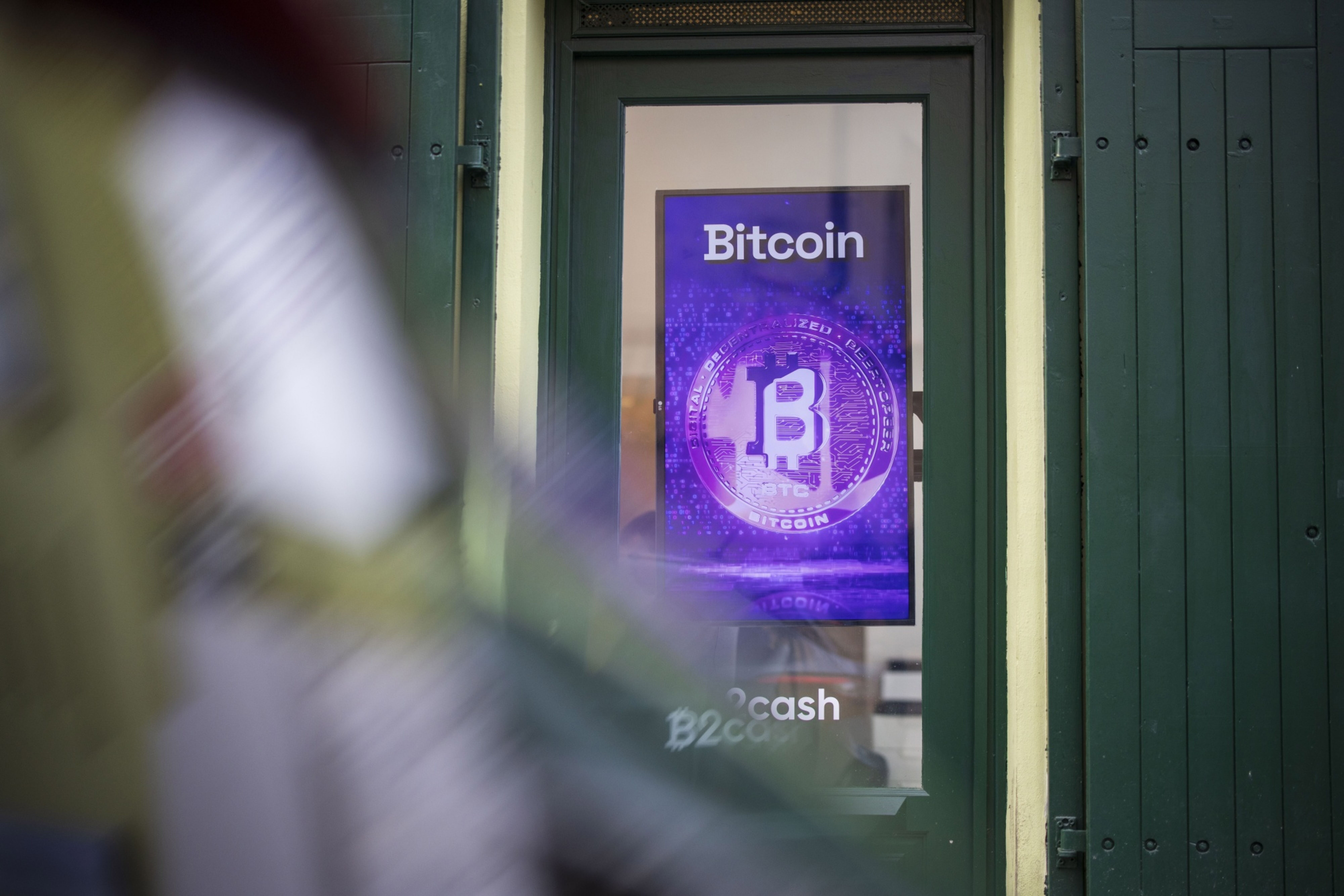 Cryptocurrency Kiosks Ahead of Eagerly Awaited ETF Decision