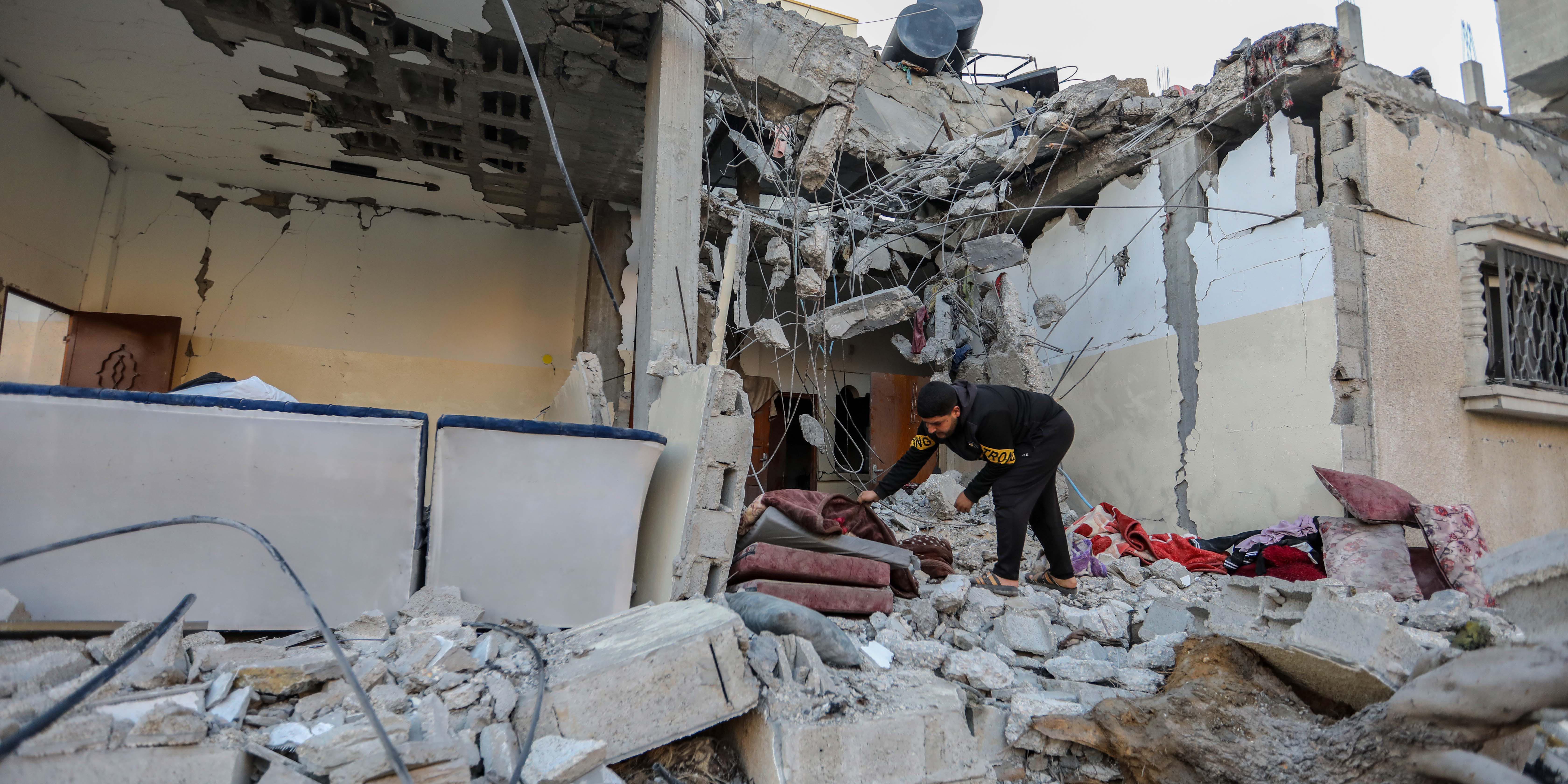 UK mulls over restricting arms exports to Israel; Brazil escalates rift with Netanyahu