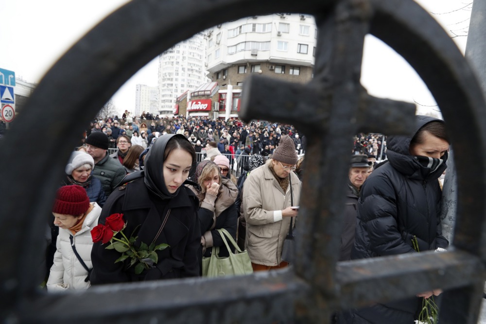 Russian opposition leader Alexei Navalny laid to rest, and more from around the world