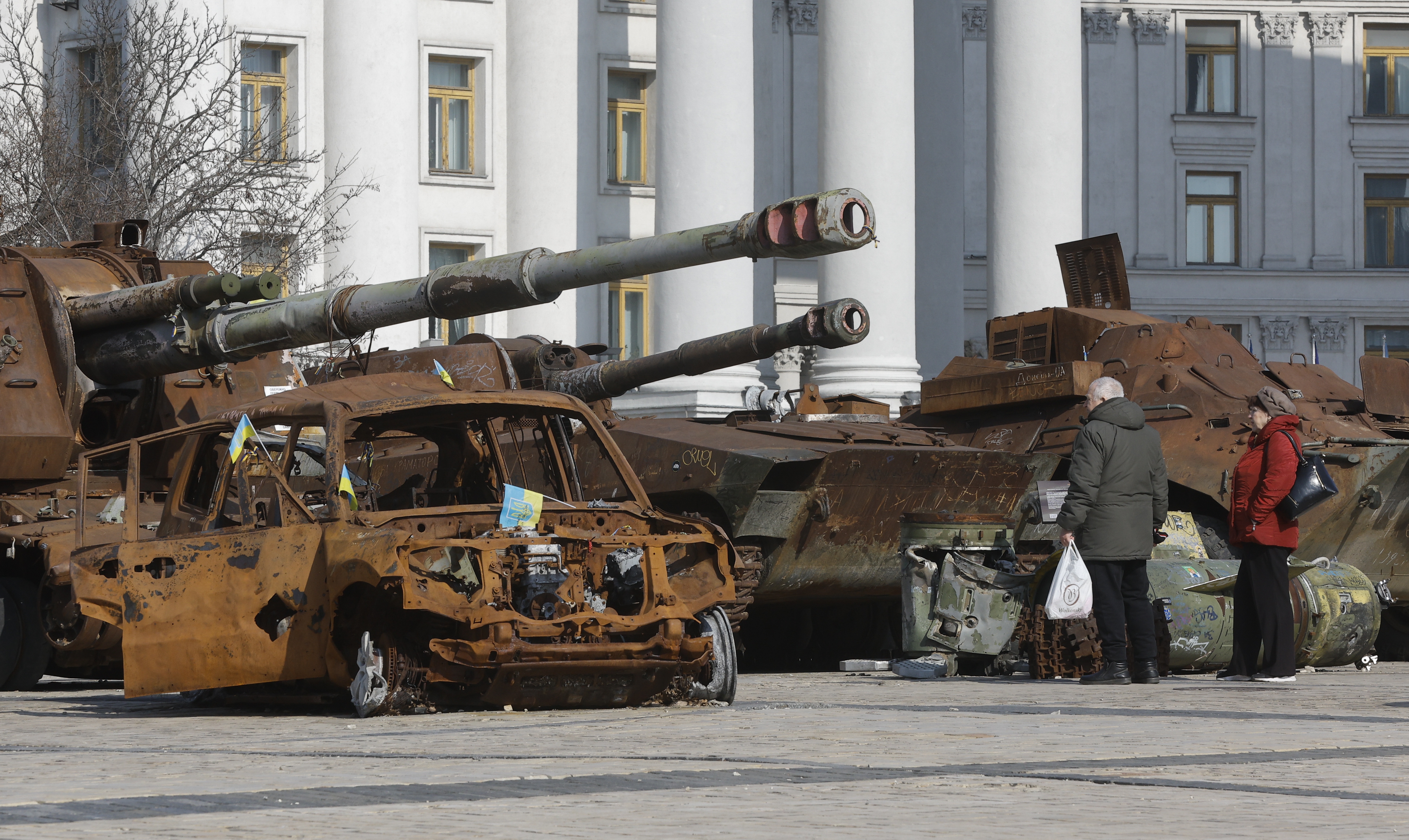 EU to discuss €3bn plan on Russian frozen funds; Pentagon to send $300m in weapons to Kyiv