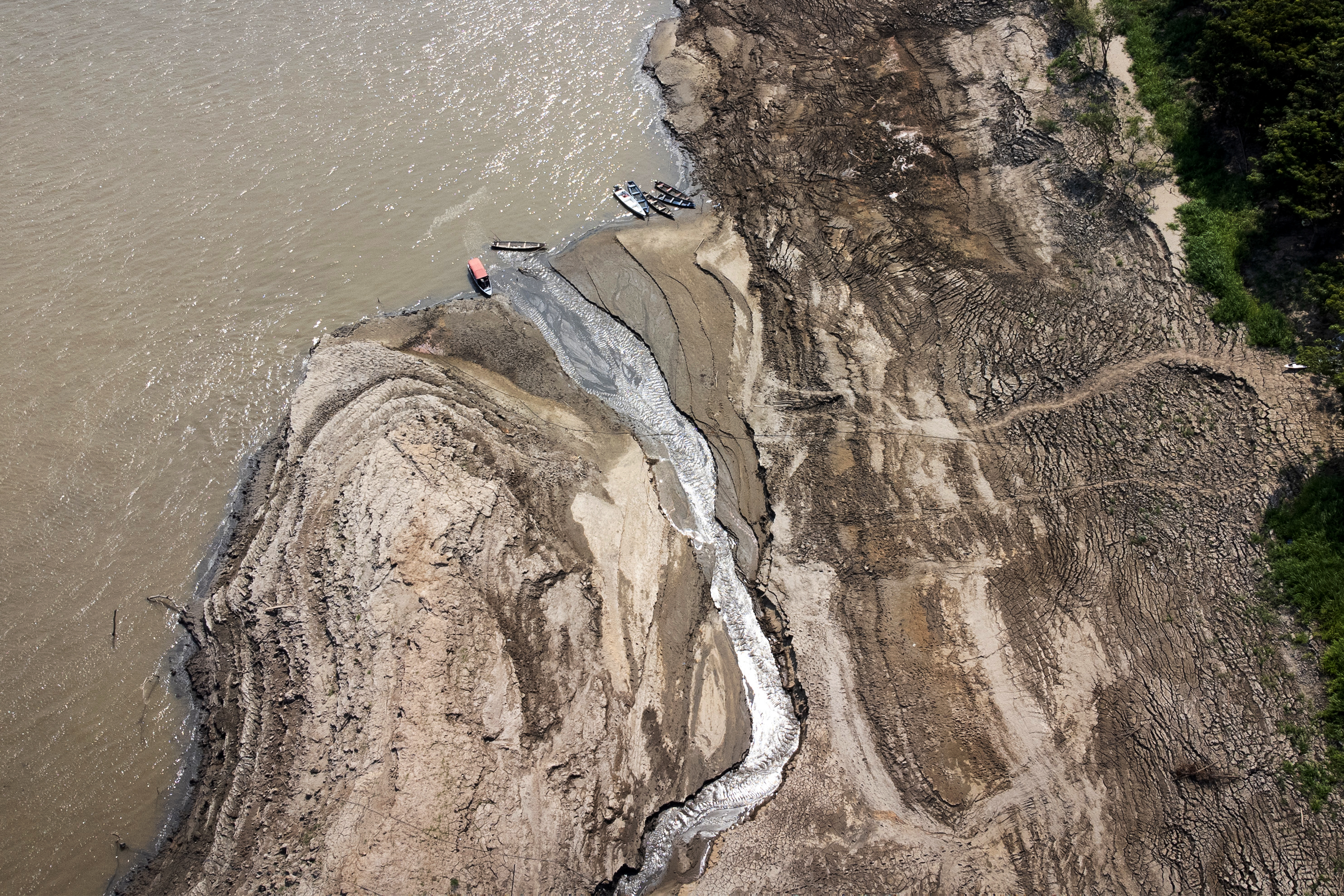 Worst drought on record lowers Amazon rivers to all-time lows