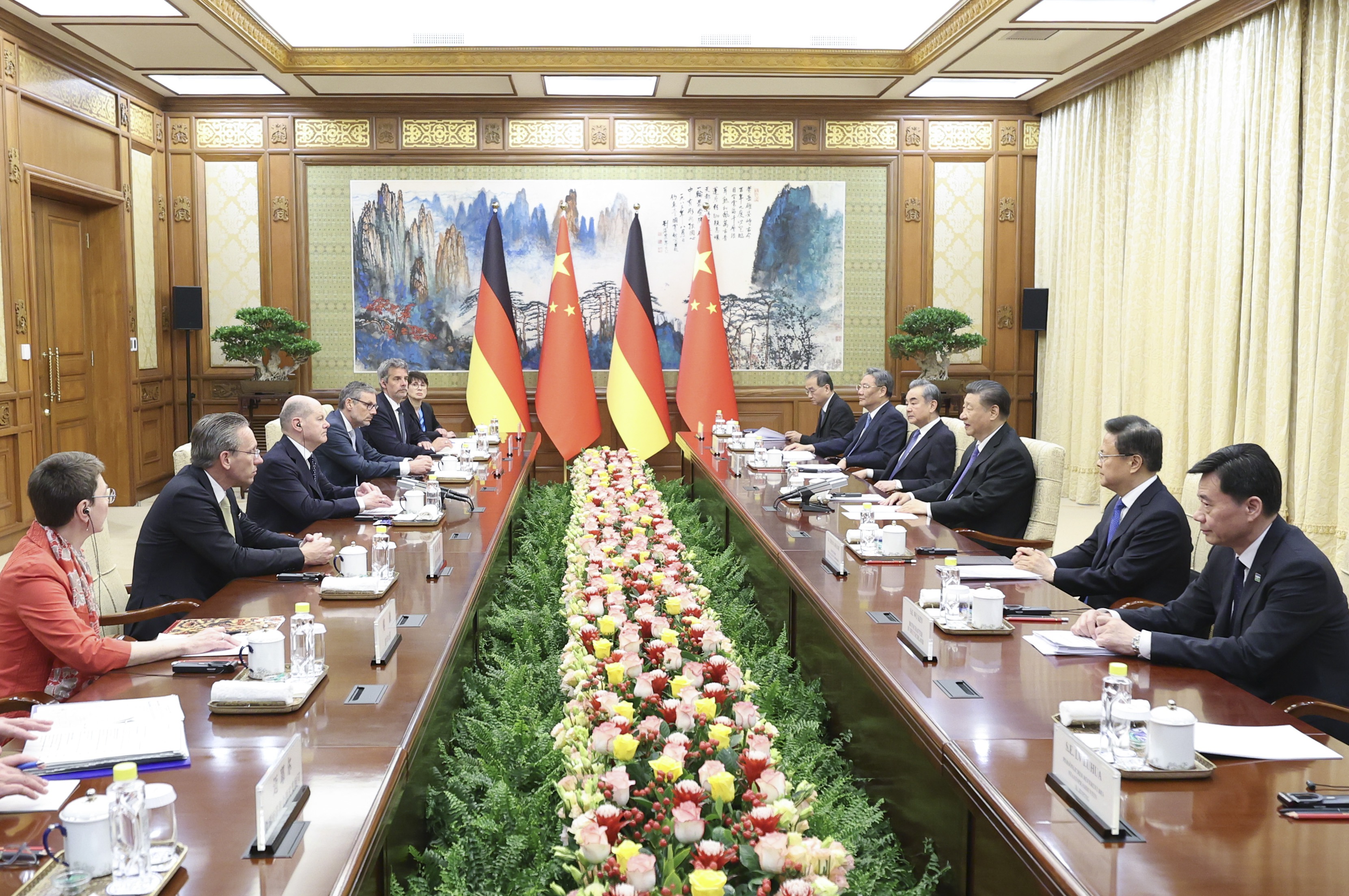 Chinese President Xi meets German Chancellor Scholz in Beijing