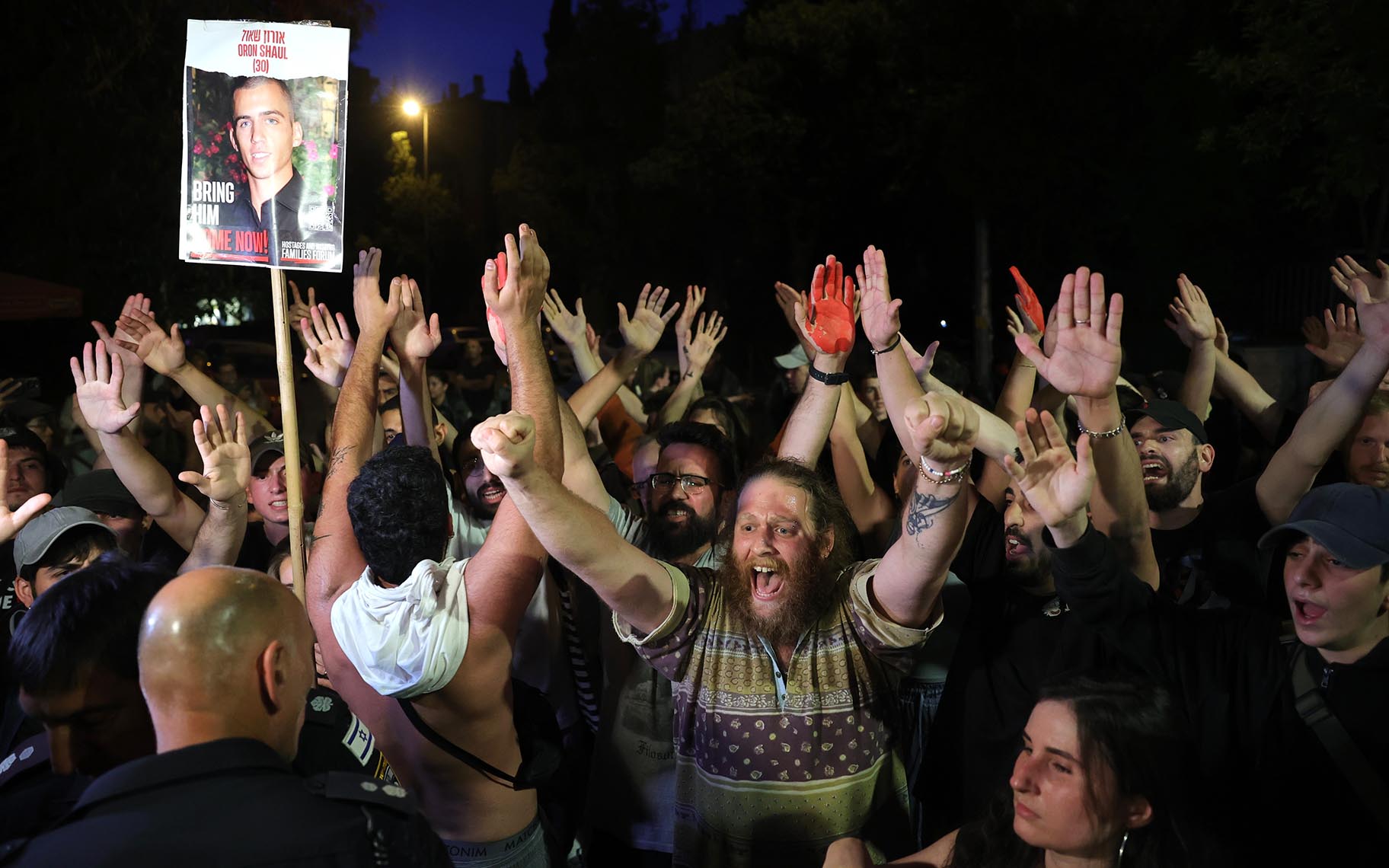 Bloomberg-Middle-East-Update26/4