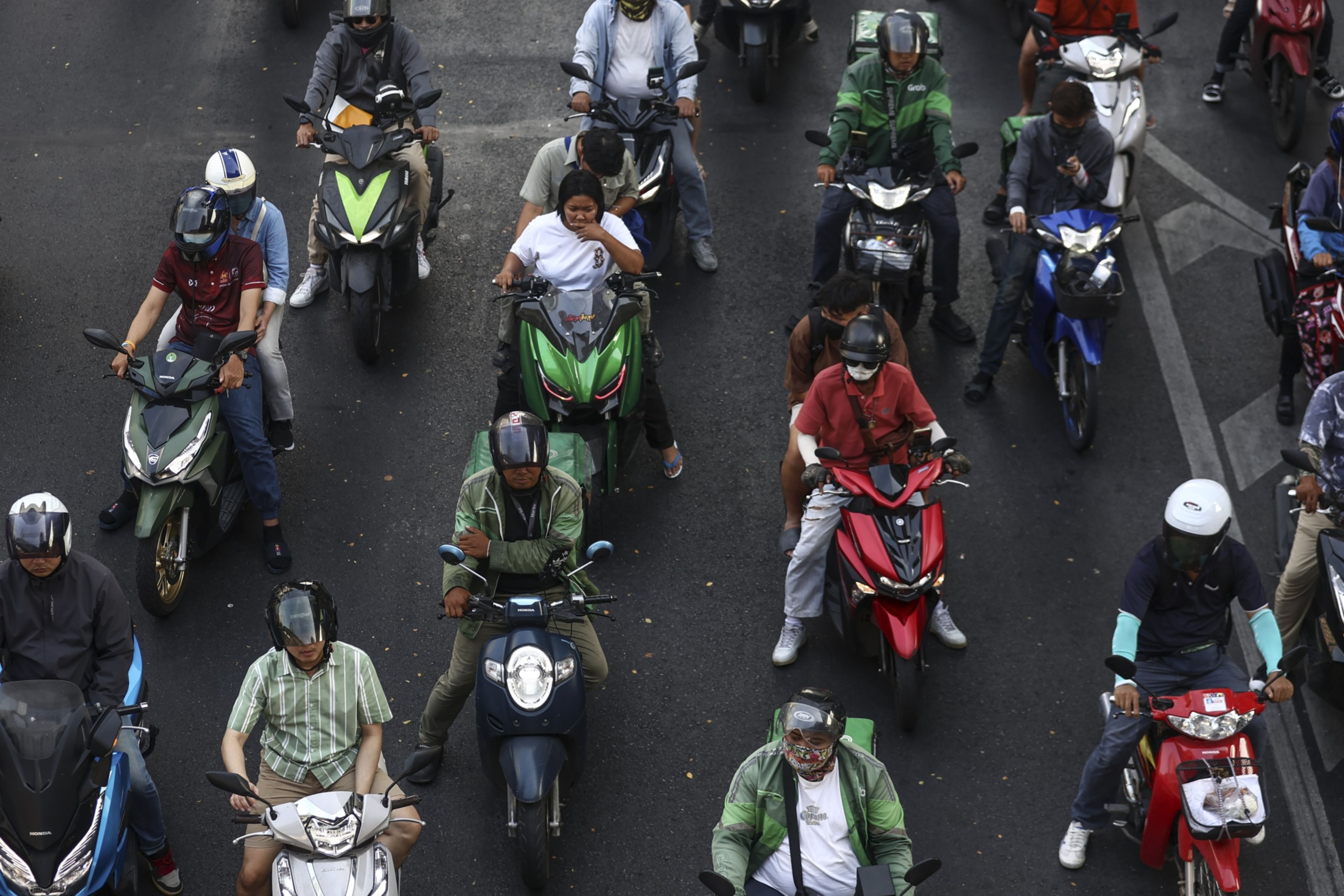 Grab Plunges After Poor Outlook Clouds First Buyback Plan