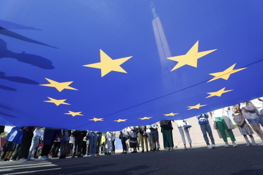 SA and EU to embrace at summit after both suffer Trump abuse