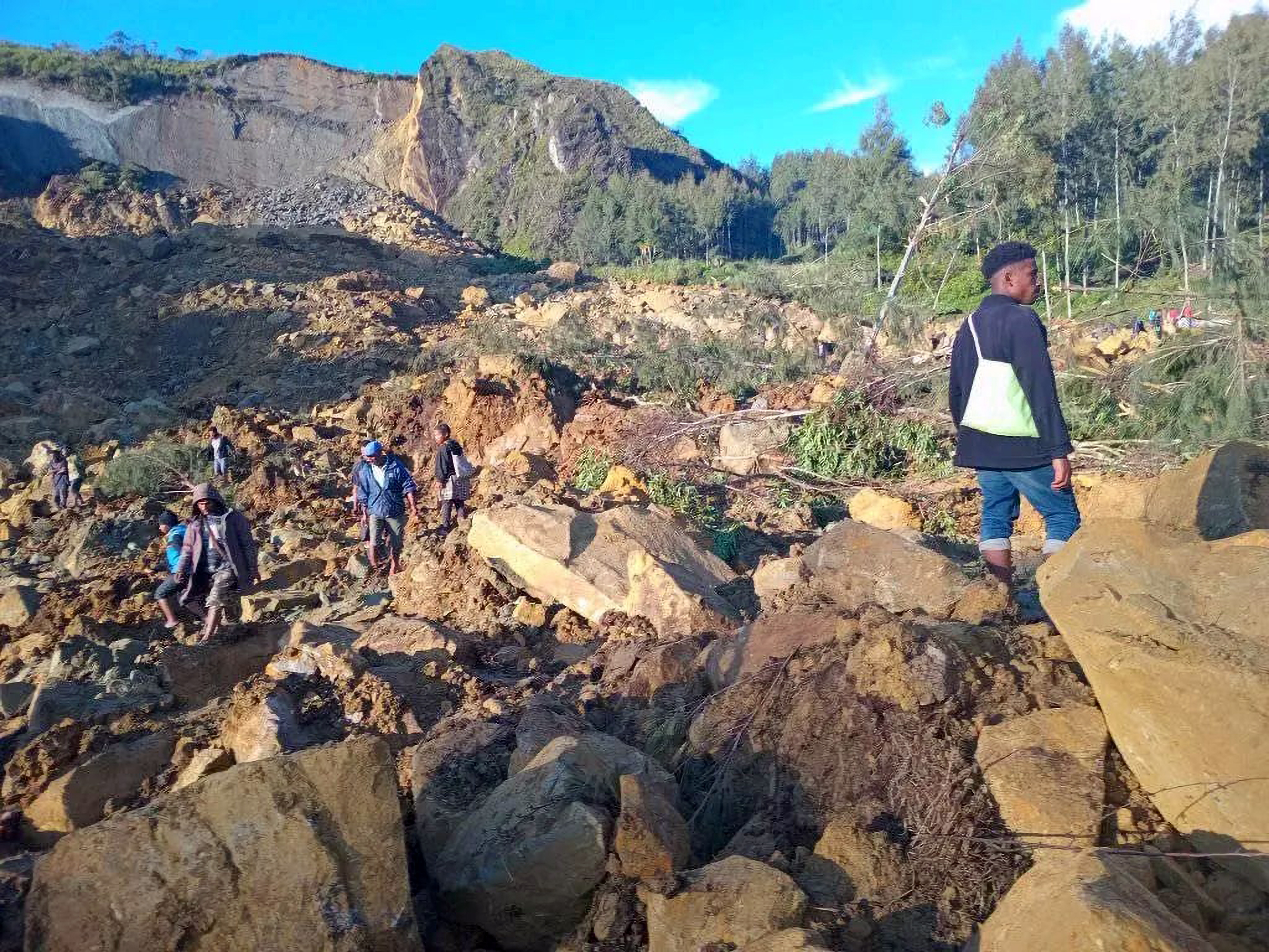 Fatal landslide in kills around 100 people in Kaokalam Village, Papua New Guinea