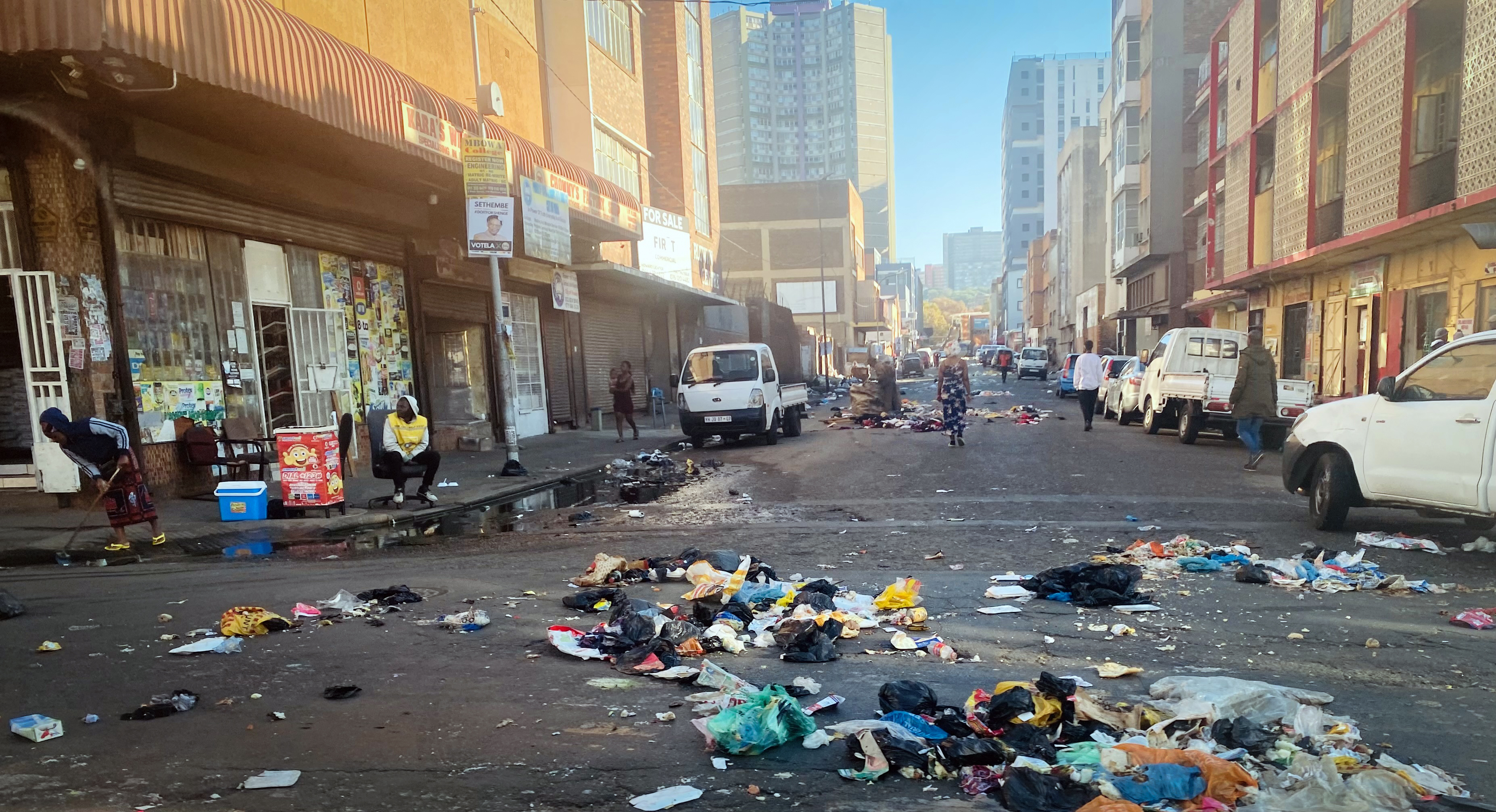 Johannesburg grapples with mounting trash crisis amid Pikitup strike