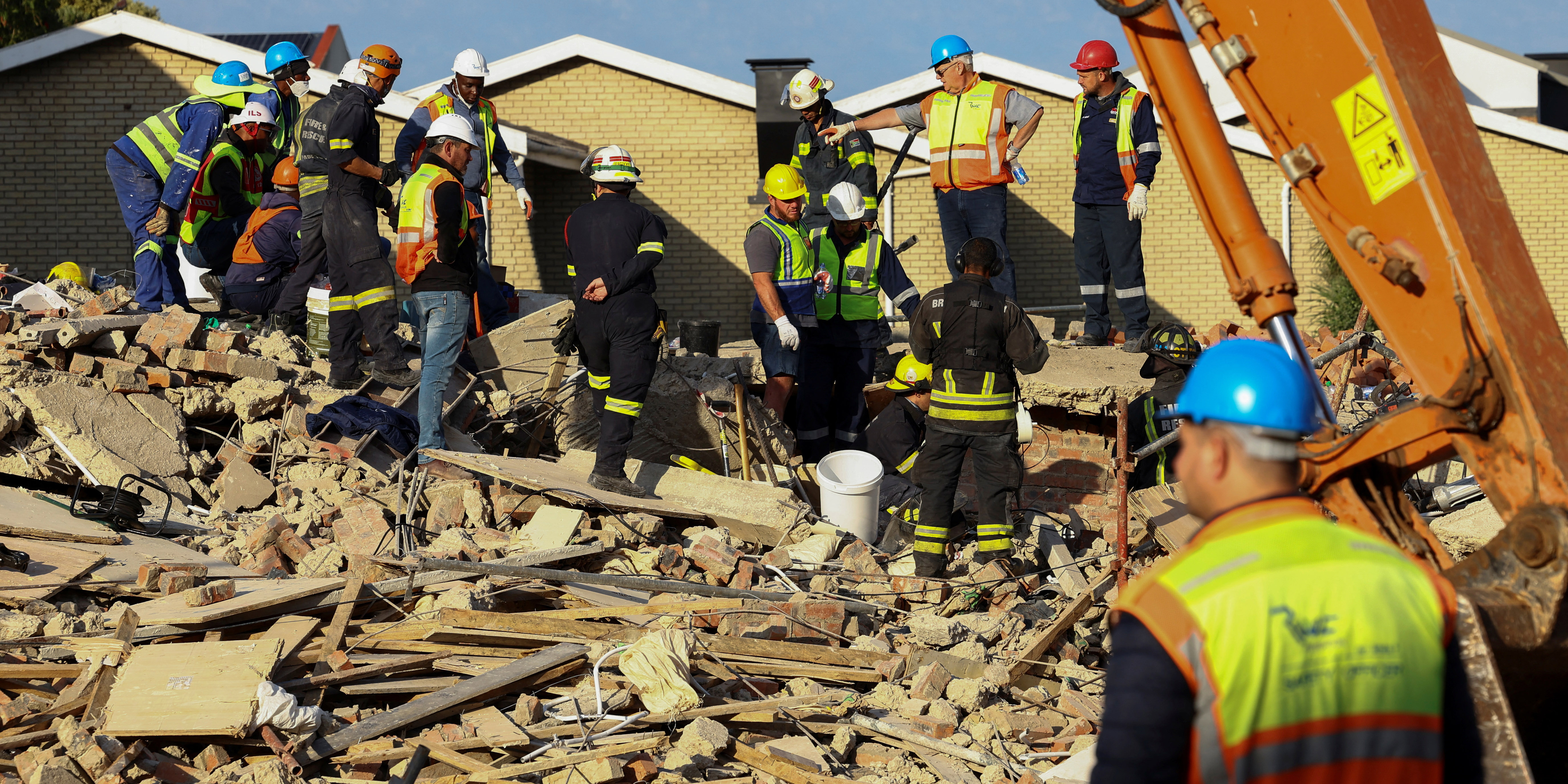 New information shows 81 people were on George building site at time of collapse