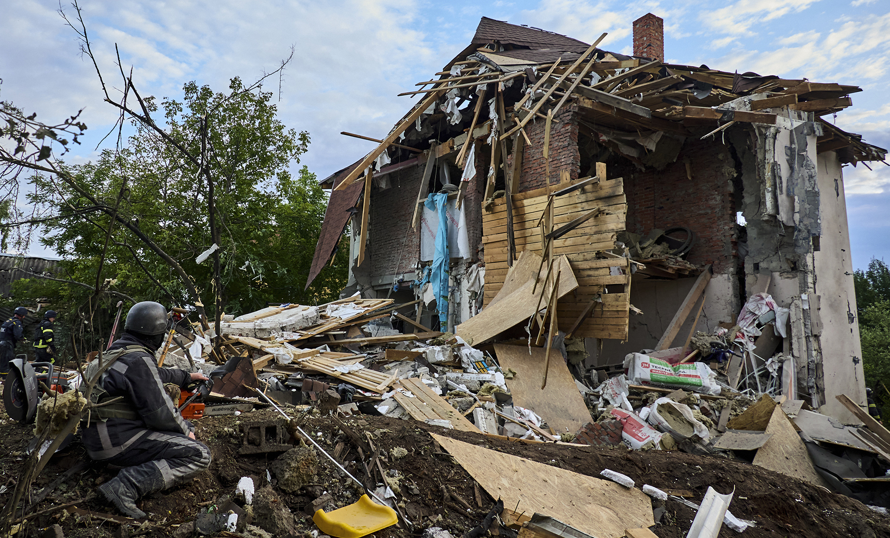 G7 leaders 'set to tap frozen Russian assets'; Moscow exchange halts dollar, euro trading