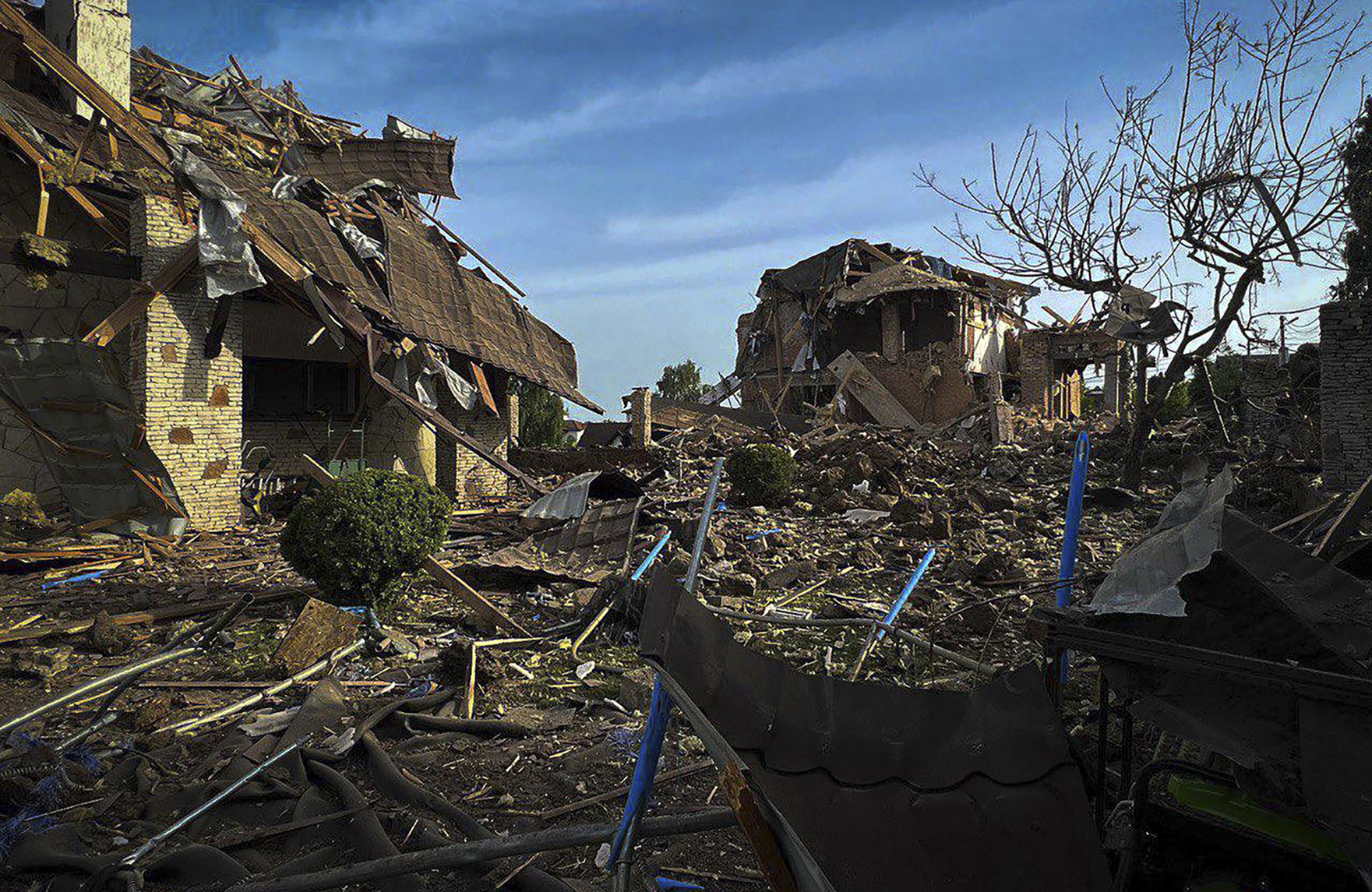 Crimea under missile attack; US and Vietnam discuss boosting cooperation