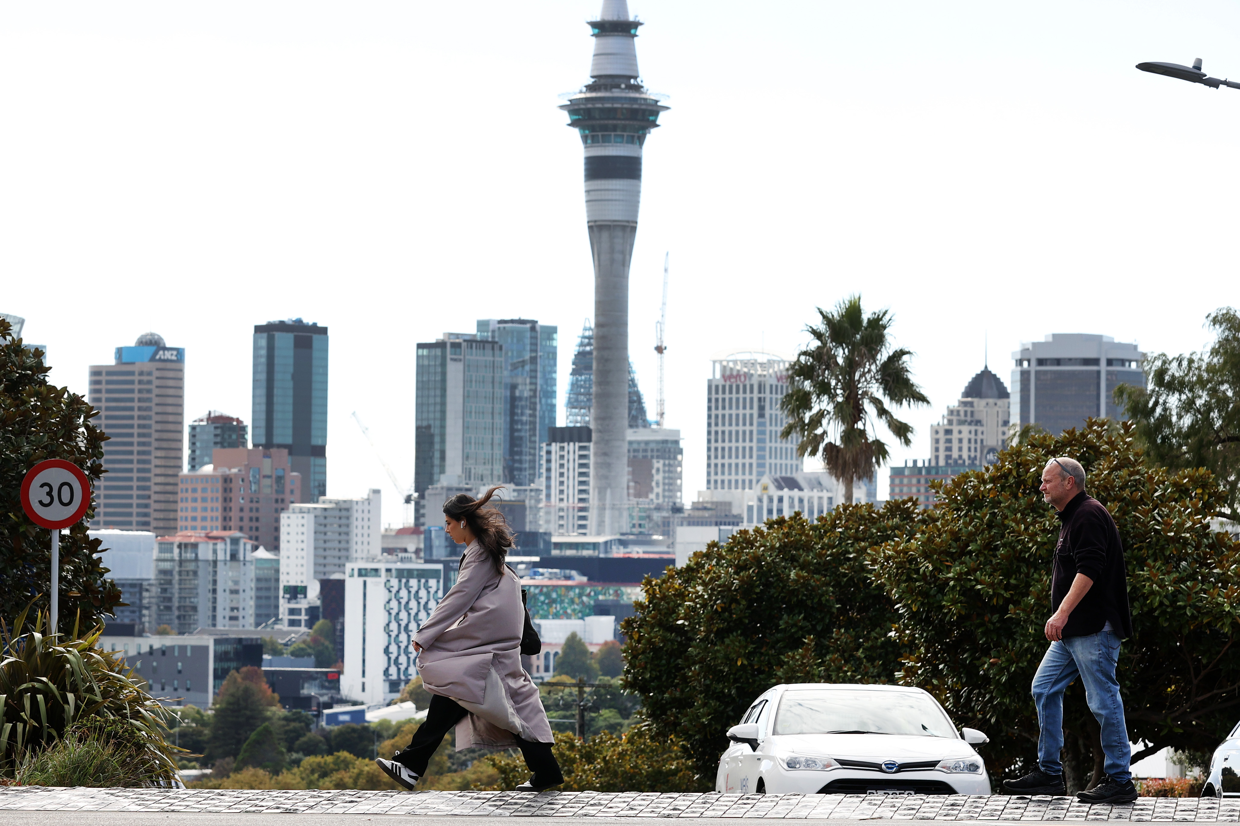 Commuters in Auckland Ahead of RBNZ Rate Decision
