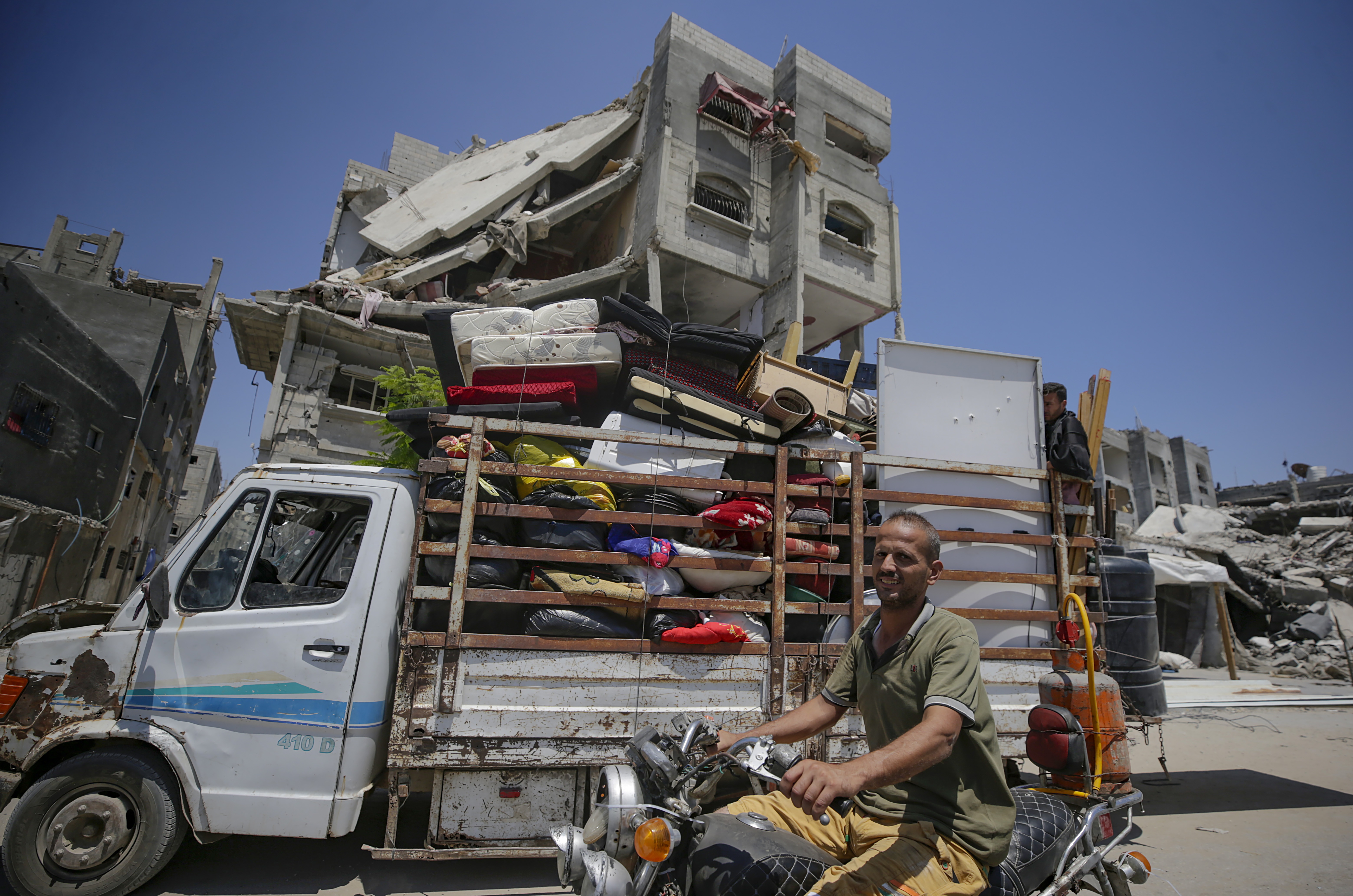 Israel orders Palestinians to evacuate Gaza’s Khan Younis; military leaders ‘want ceasefire’ - New York Times