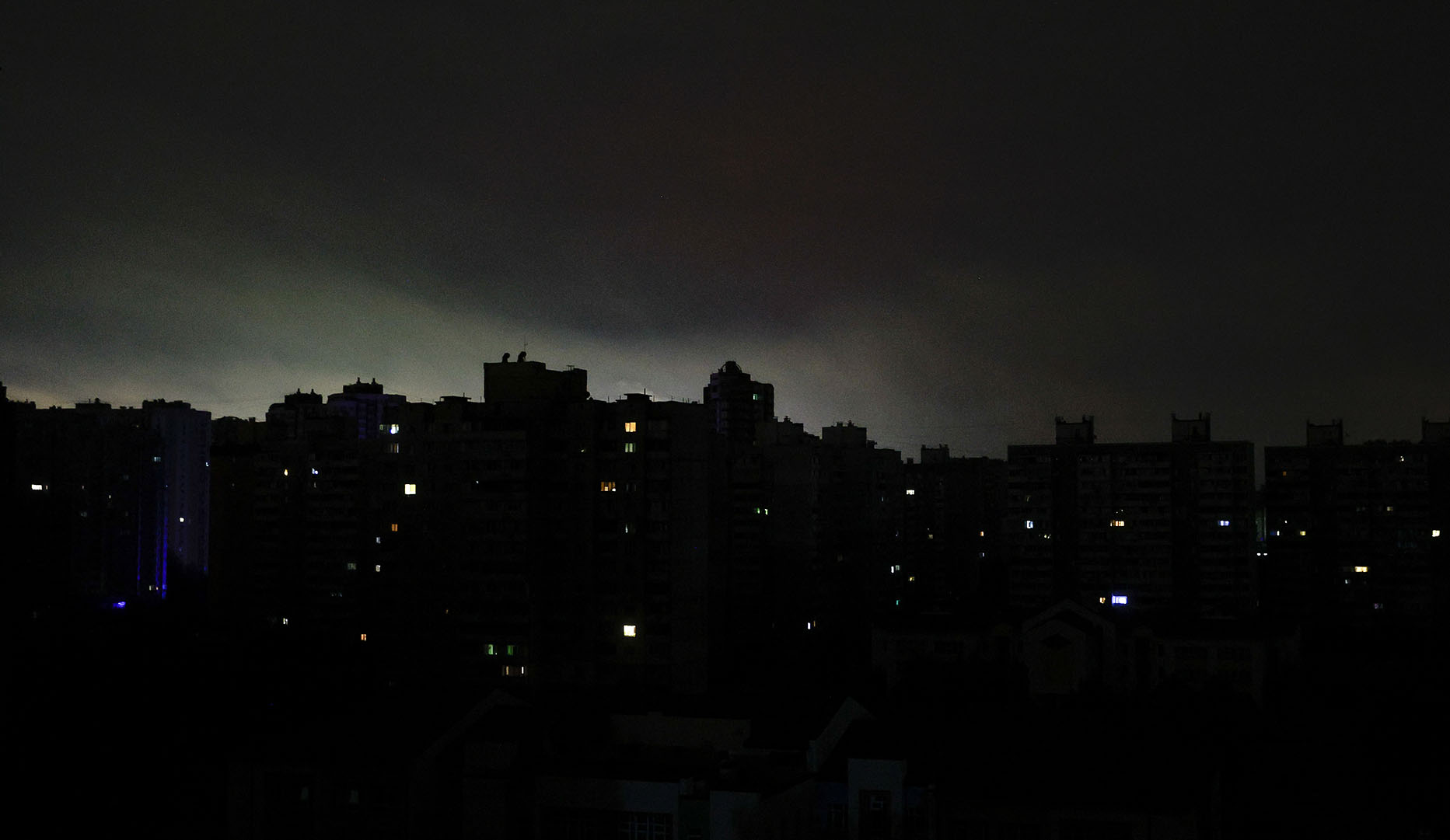 Poland warns of potential refugee influx; Hungary urges EU to find solution to Lukoil standoff