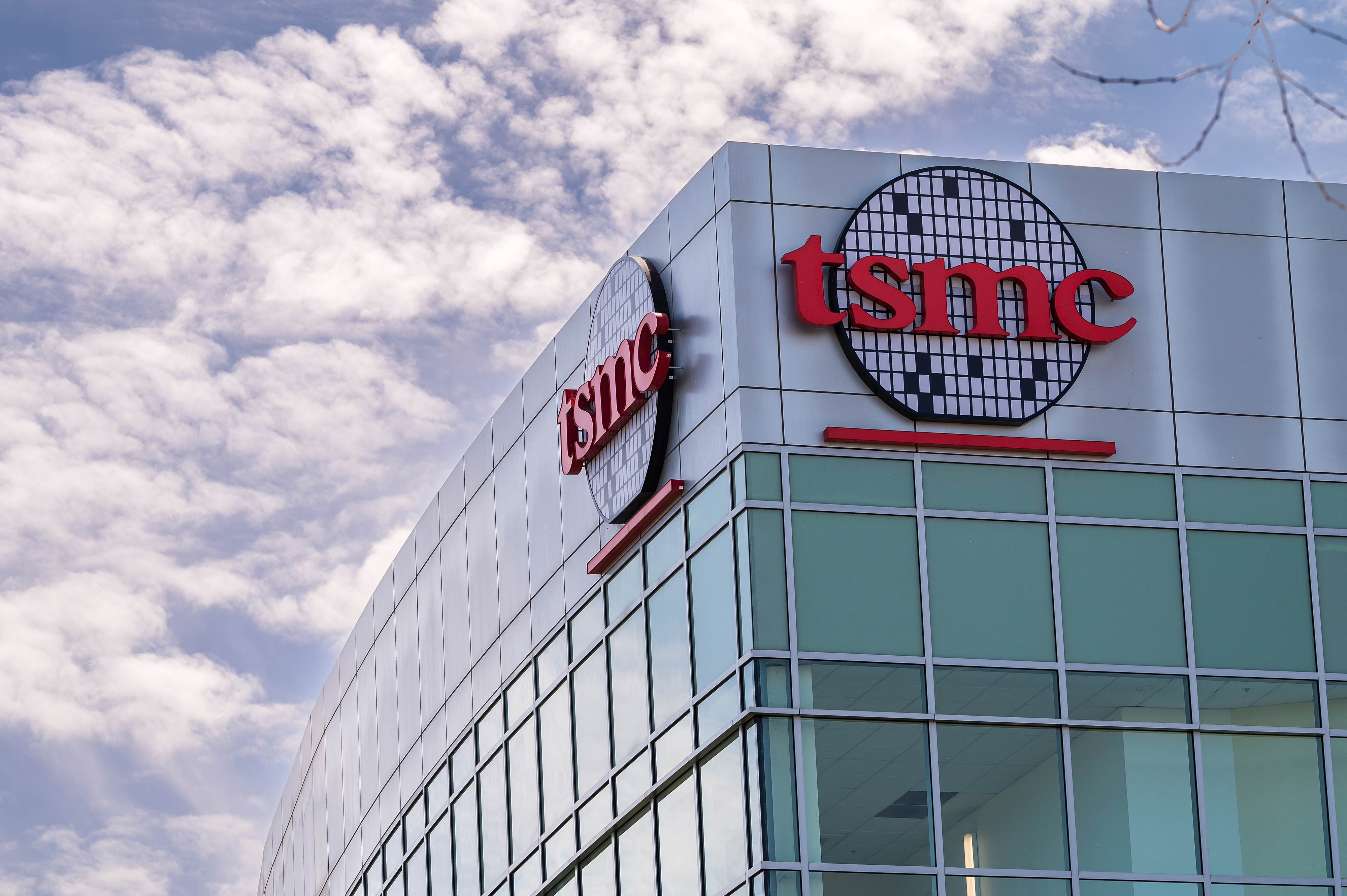 TSMC Lowers Chip Market Outlook As Consumer Weakness Persists