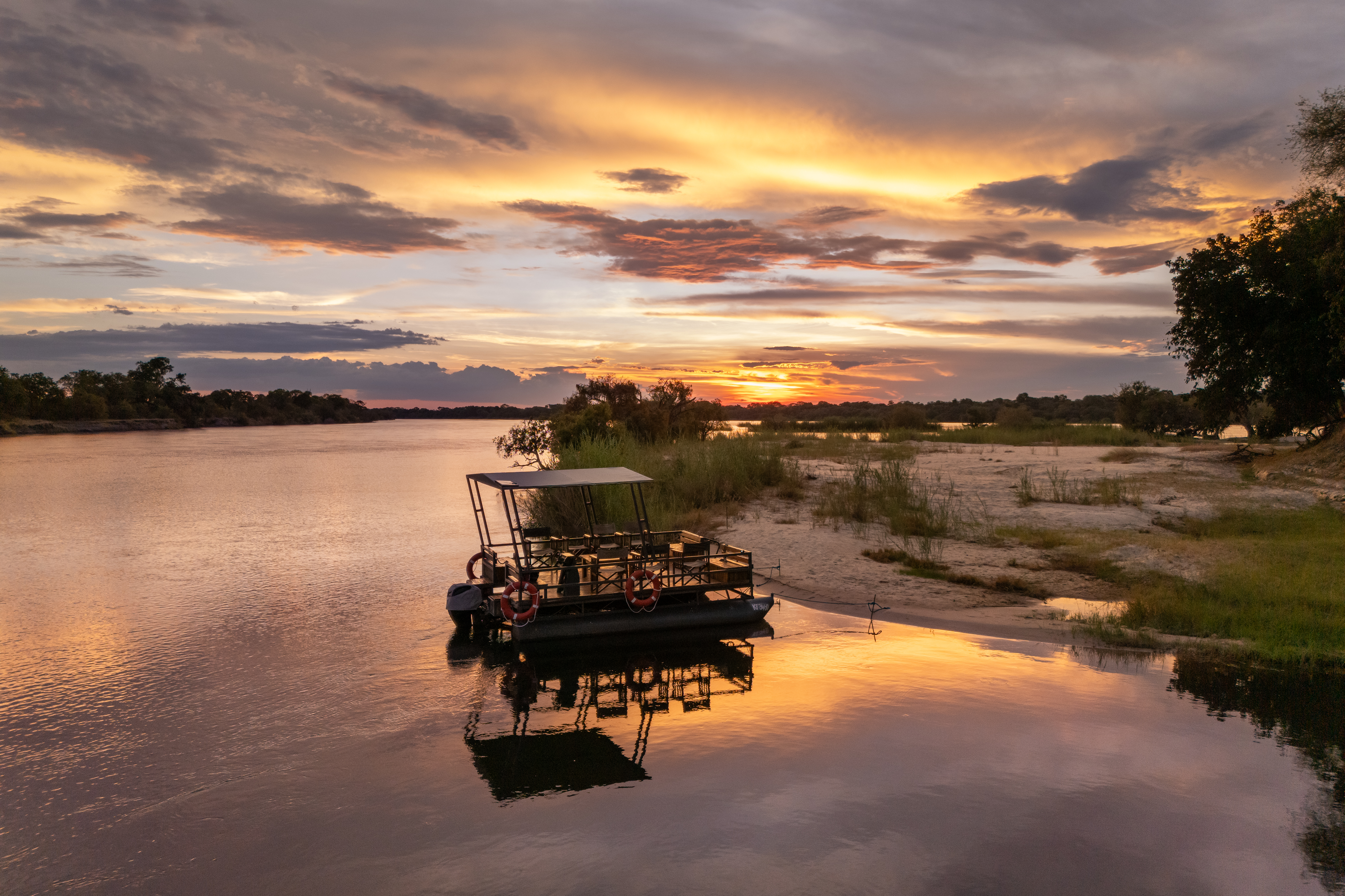 Solitude, quiet and wilderness – a bird-watching trip down the Zambezi River