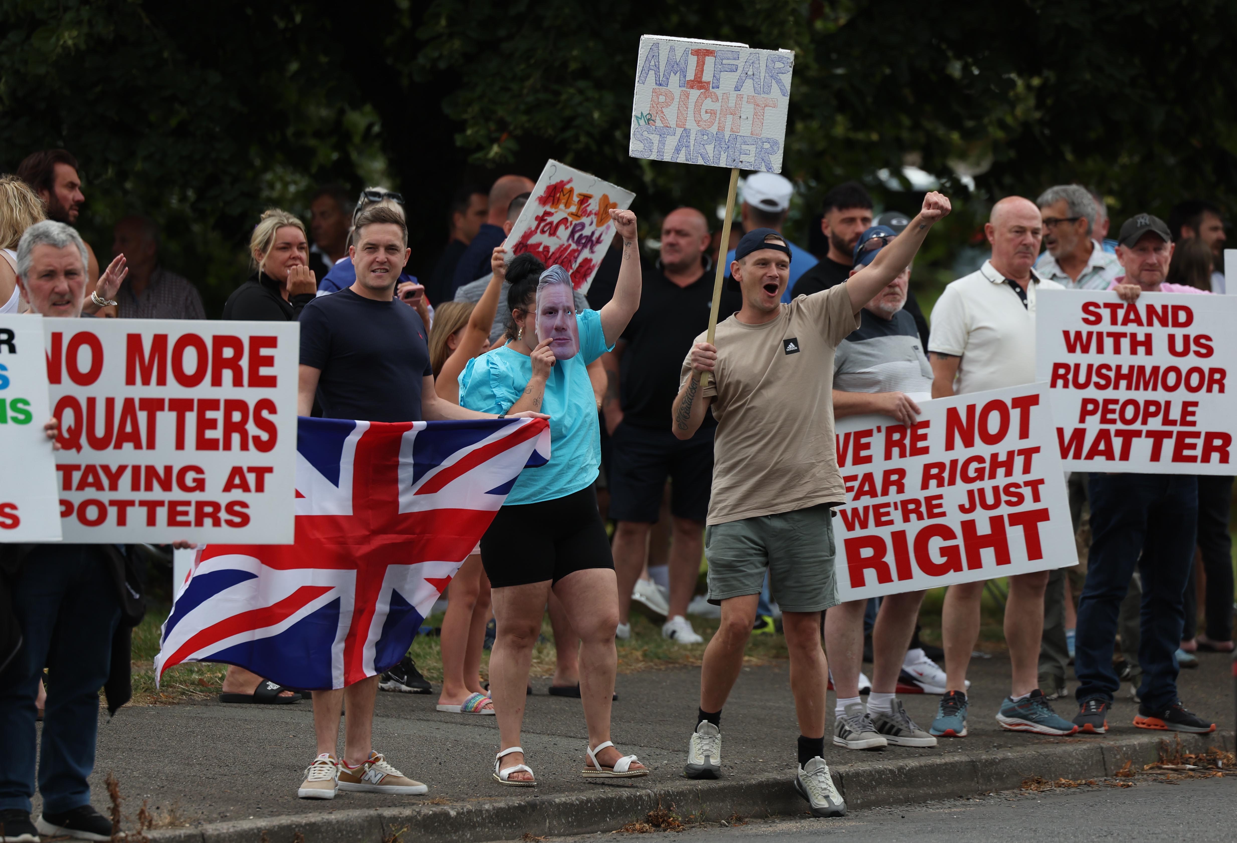 Far-right protest outside a hotel housing migrants in Aldershot