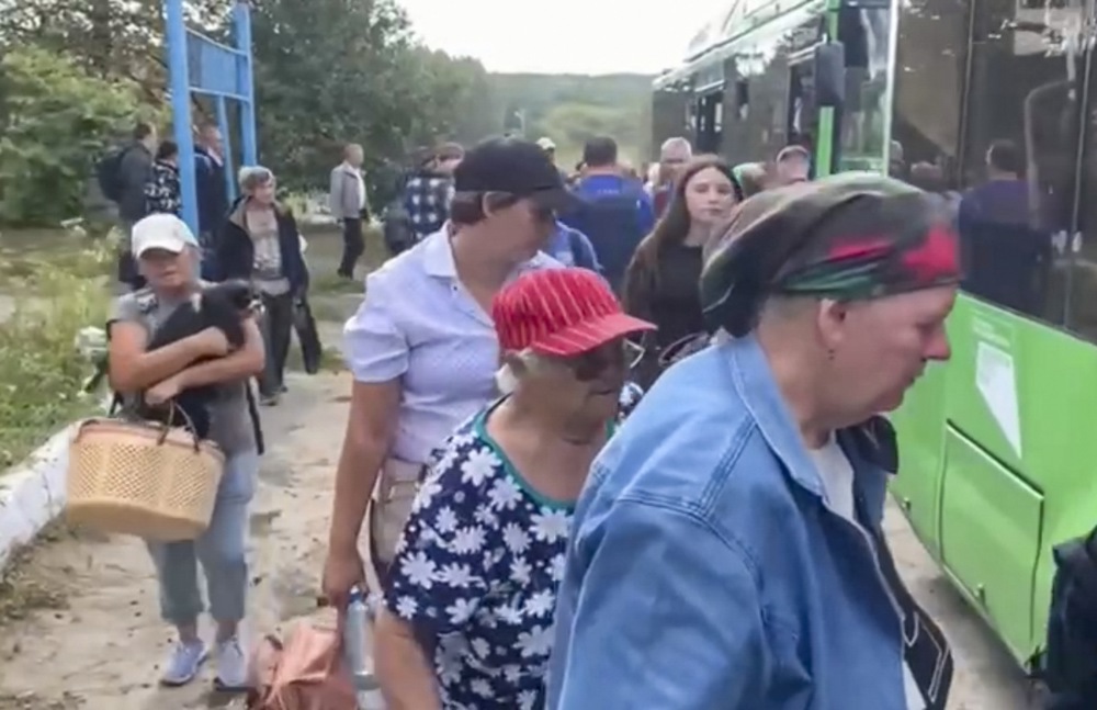 Zelensky braces army for 'new steps' amid Kursk advance; Putin calls in ex-bodyguard to counter incursion