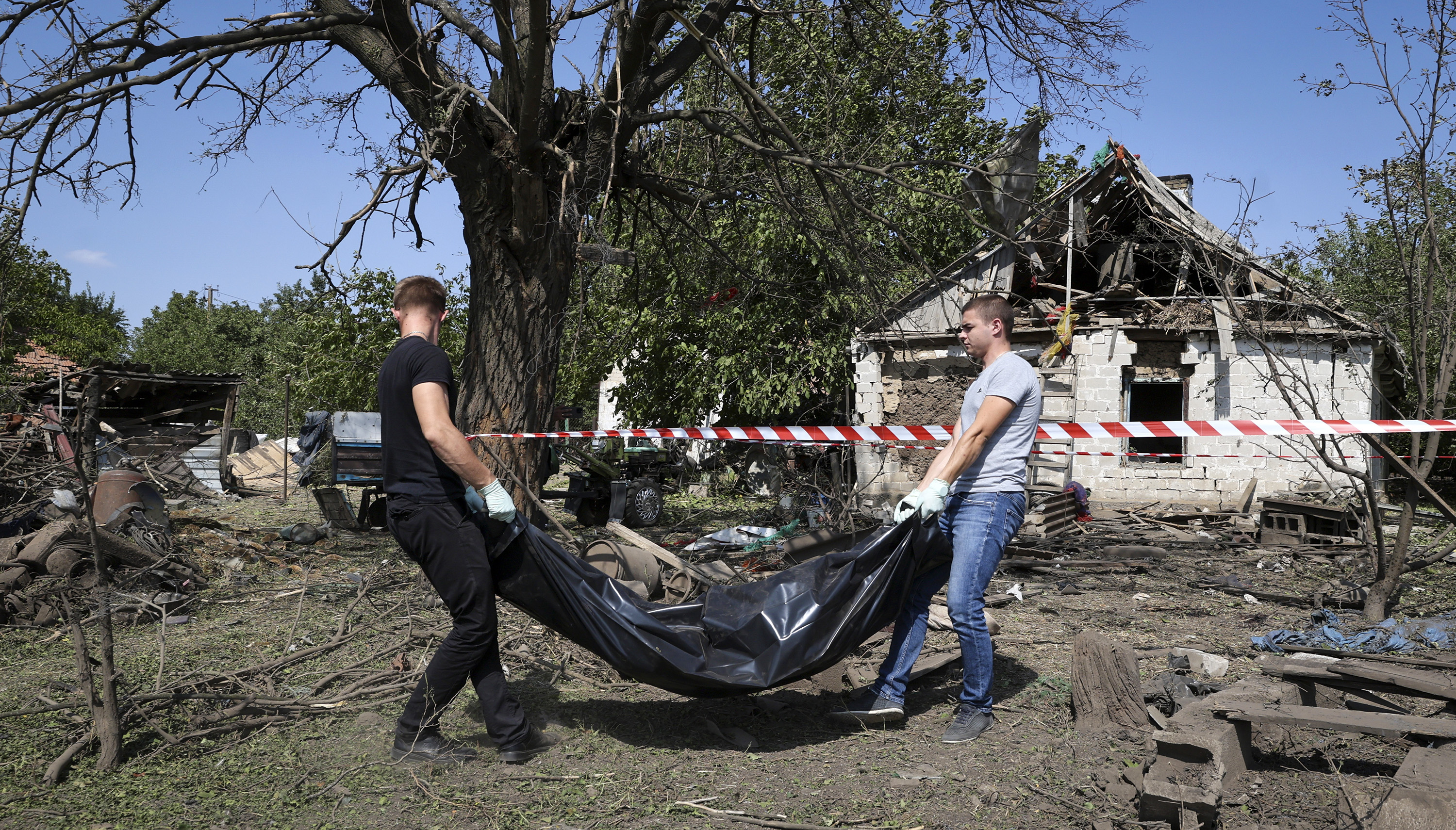 Kremlin launches massive missile strike; Russia close to starting crypto payments trial