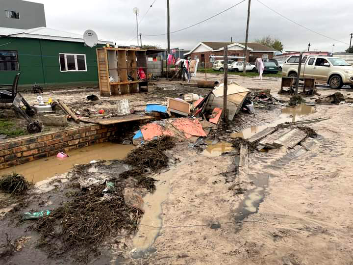 ‘Screaming’ Riverlands residents flee as fourth dam bursts near Western Cape town
