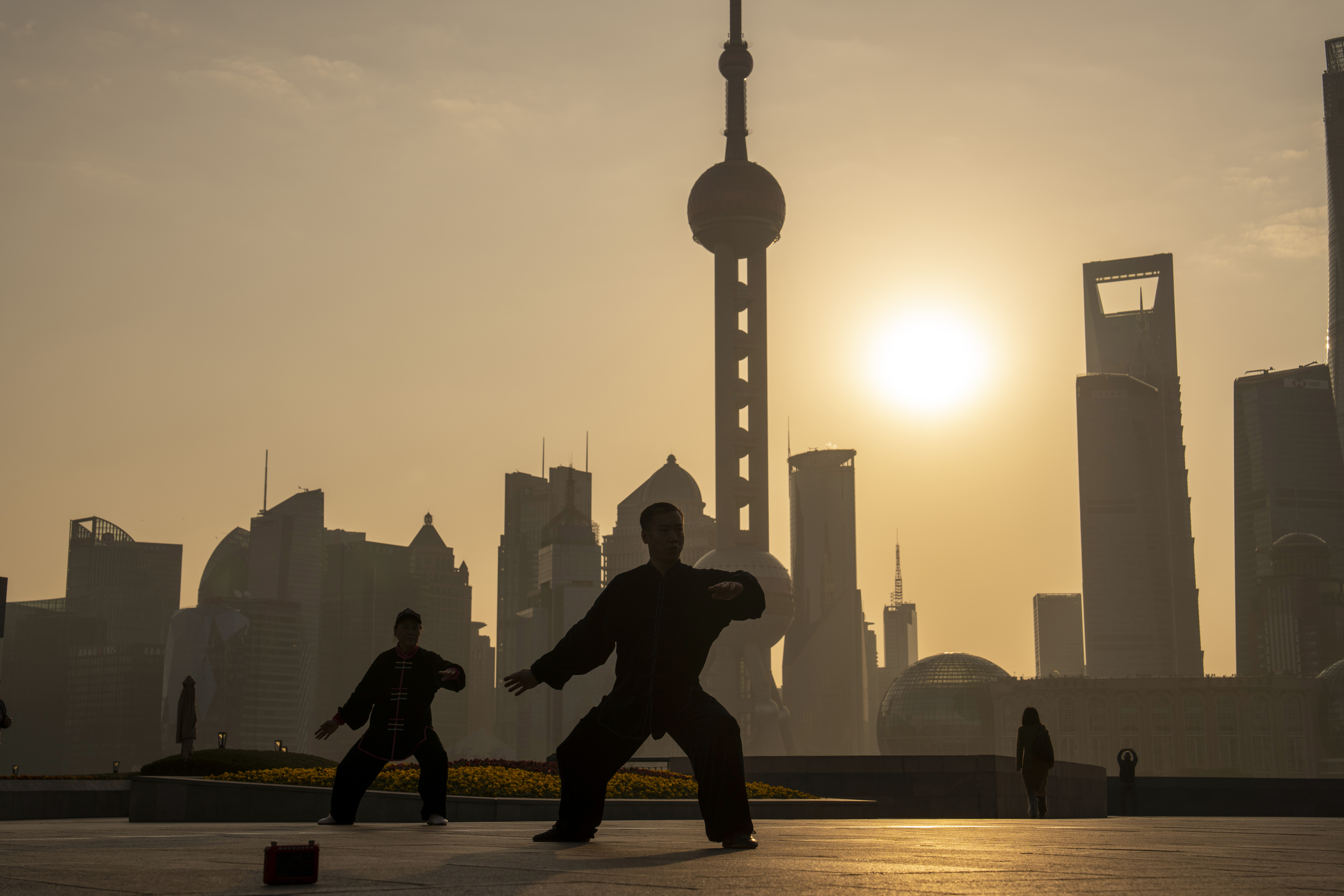 China Stocks Struggle to Rally at Reopen Despite Upbeat Data