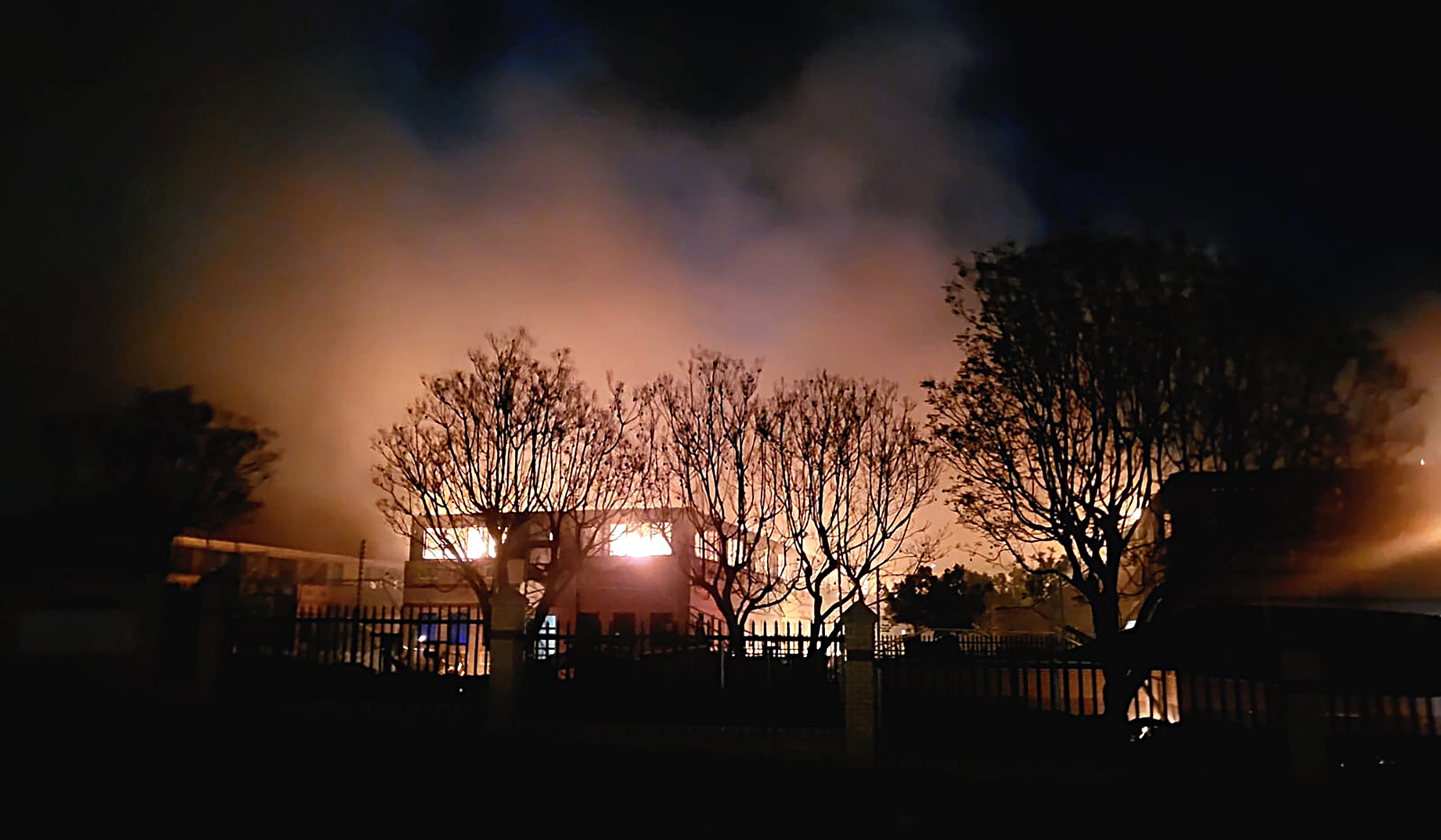 'I couldn’t save anything' - residents describe Midrand fire that left one dead and hundreds homeless