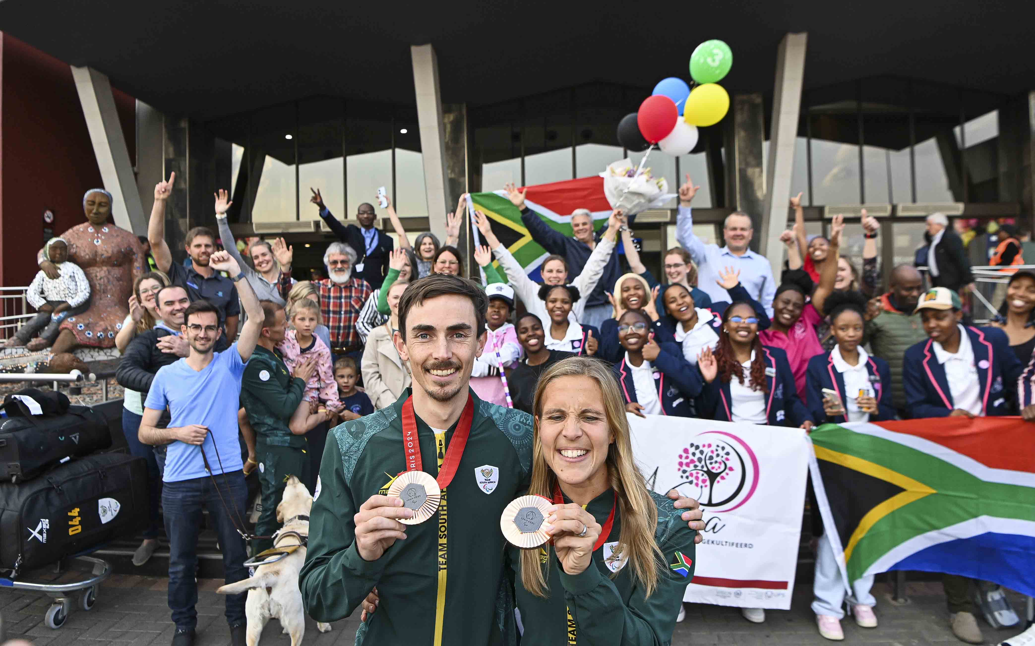 Paralympic medallist Louzanne Coetzee receives hero's welcome, and more from around the world