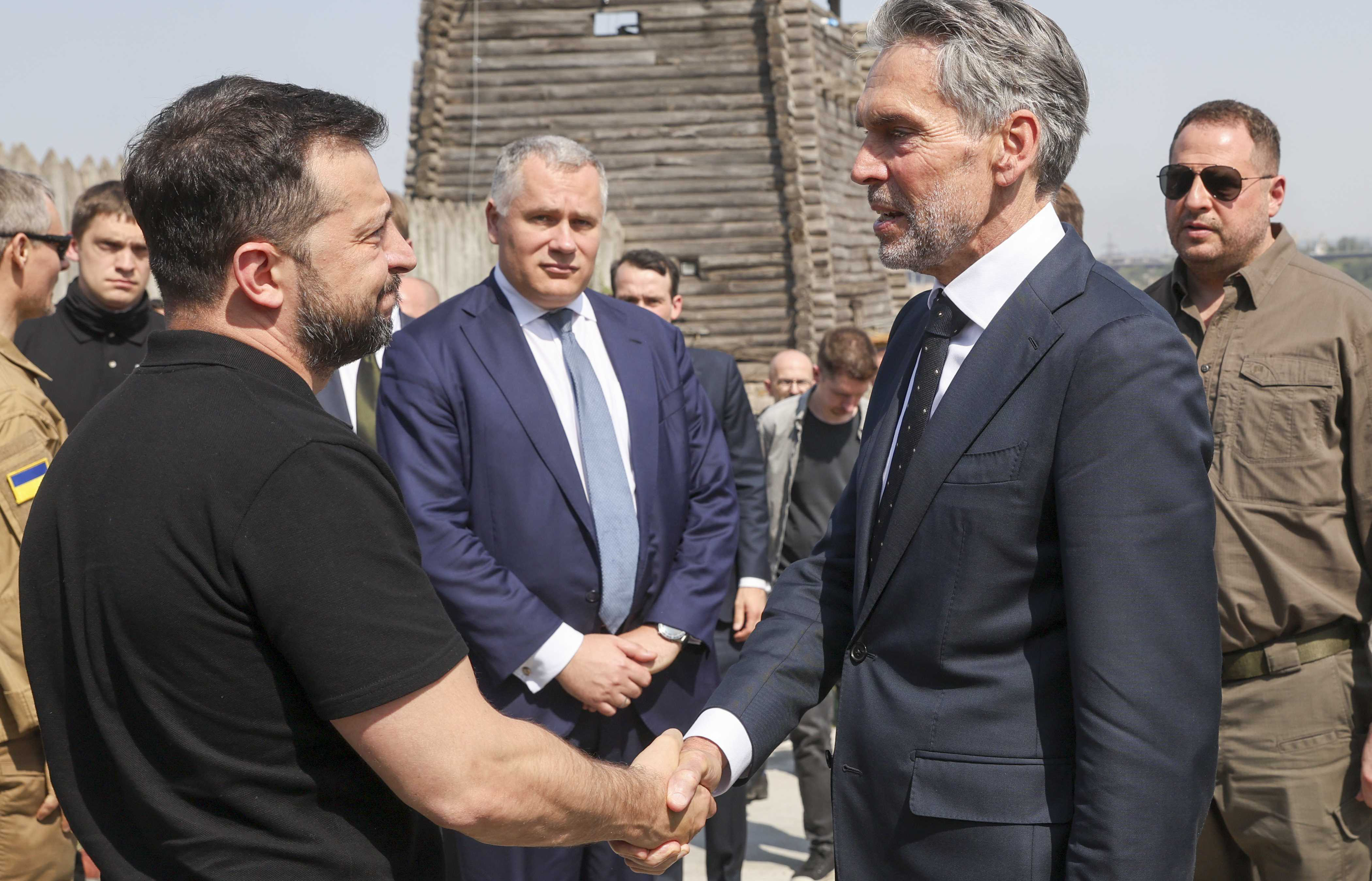 Iran expected to deliver ballistic missiles to Russia soon; Zelensky and Dutch premier visit Zaporizhzhia