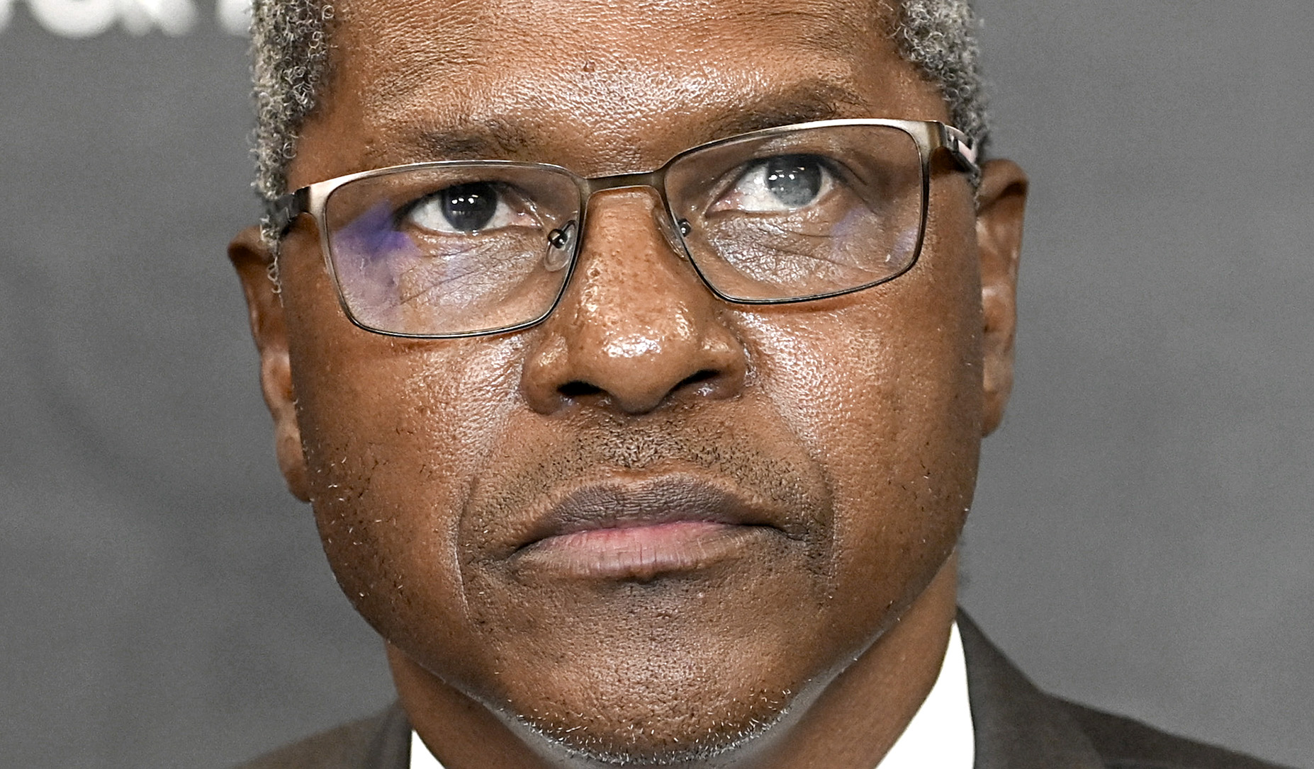 Navigating the tensions: political parties' promises to traditional leaders threaten rural representation