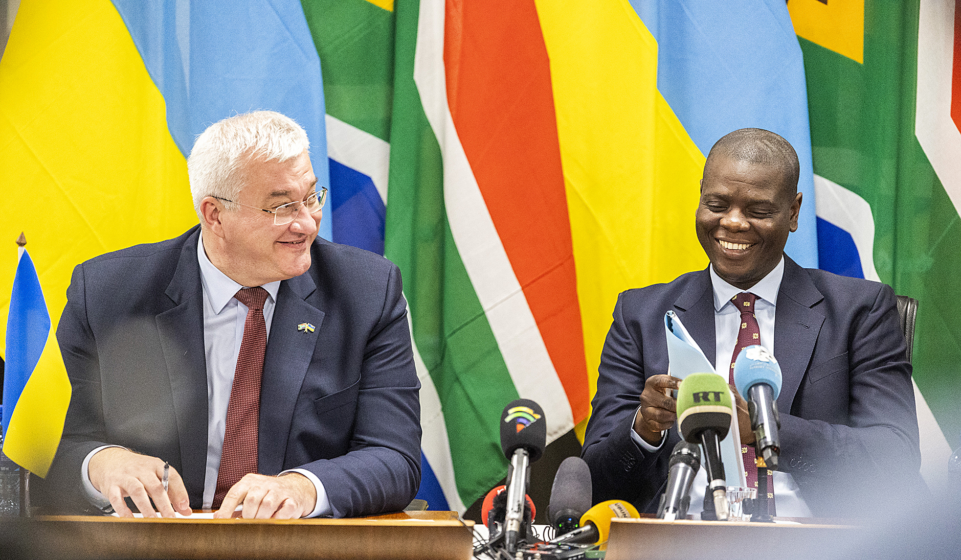 ‘Russian air arsenal’ lands in Pretoria as Ukraine’s foreign minister takes off