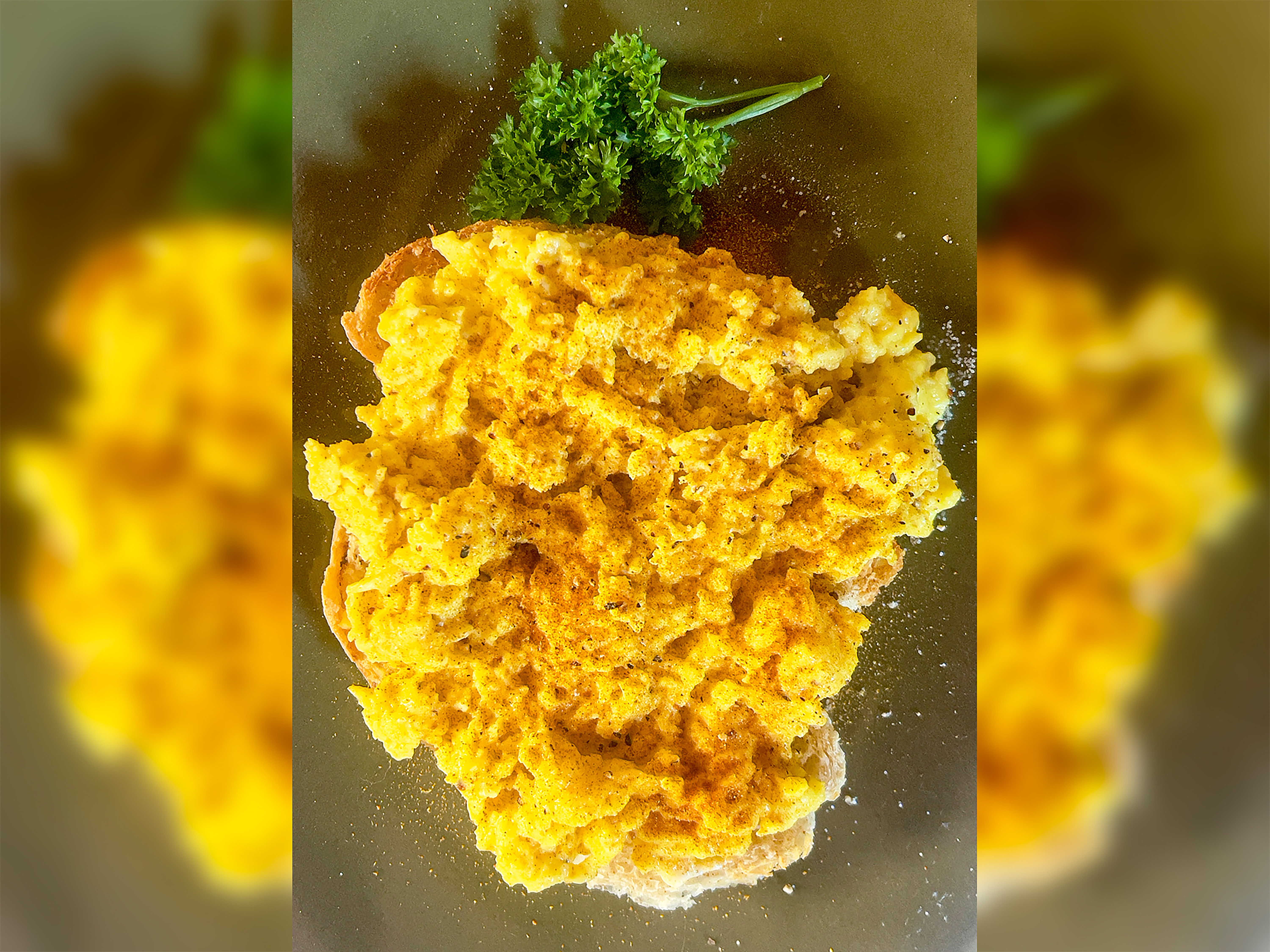 Lekker Brekker Monday: Cheesy scrambled eggs