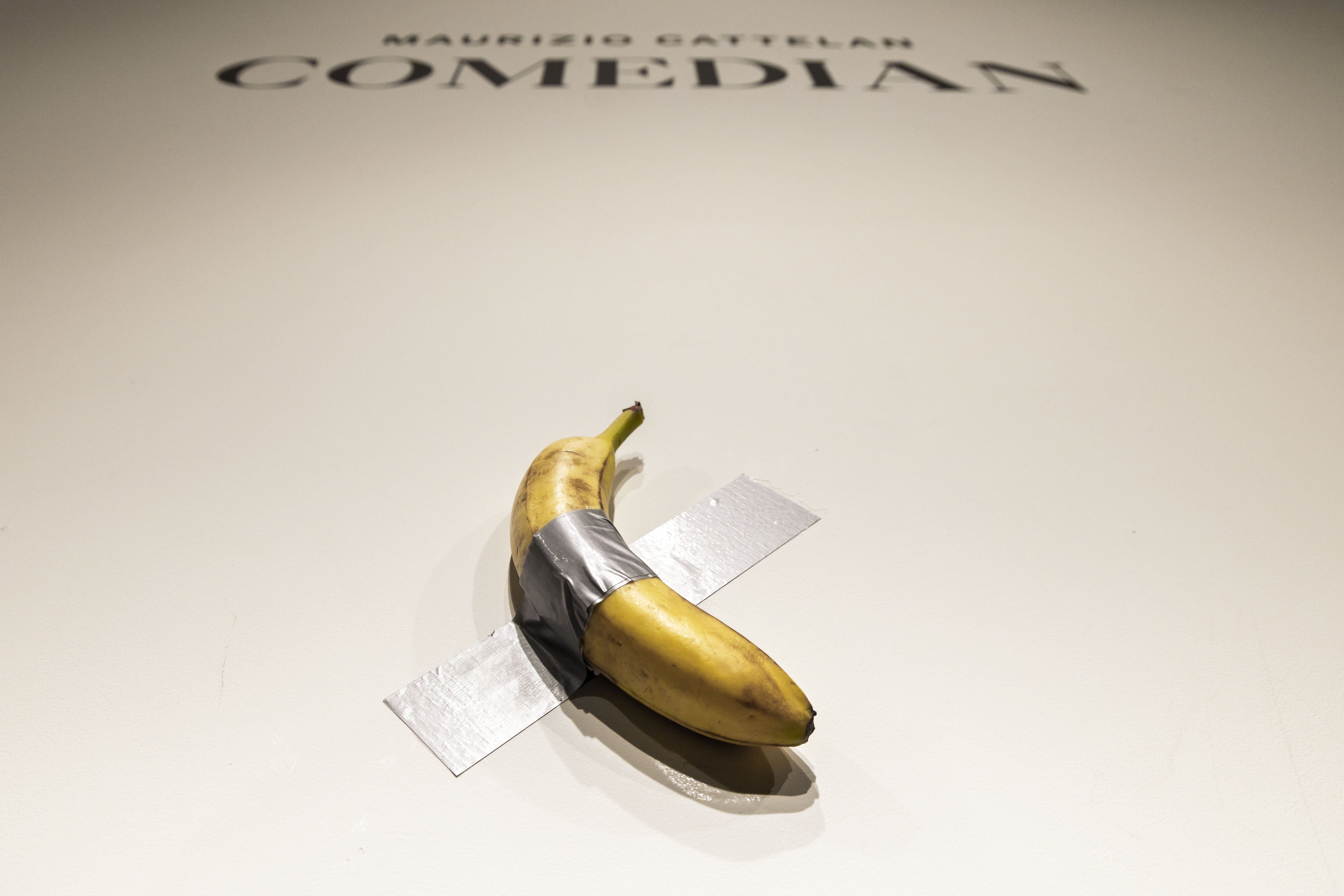 Duct-taped banana goes for $6.2 mln in Sotheby's art auction