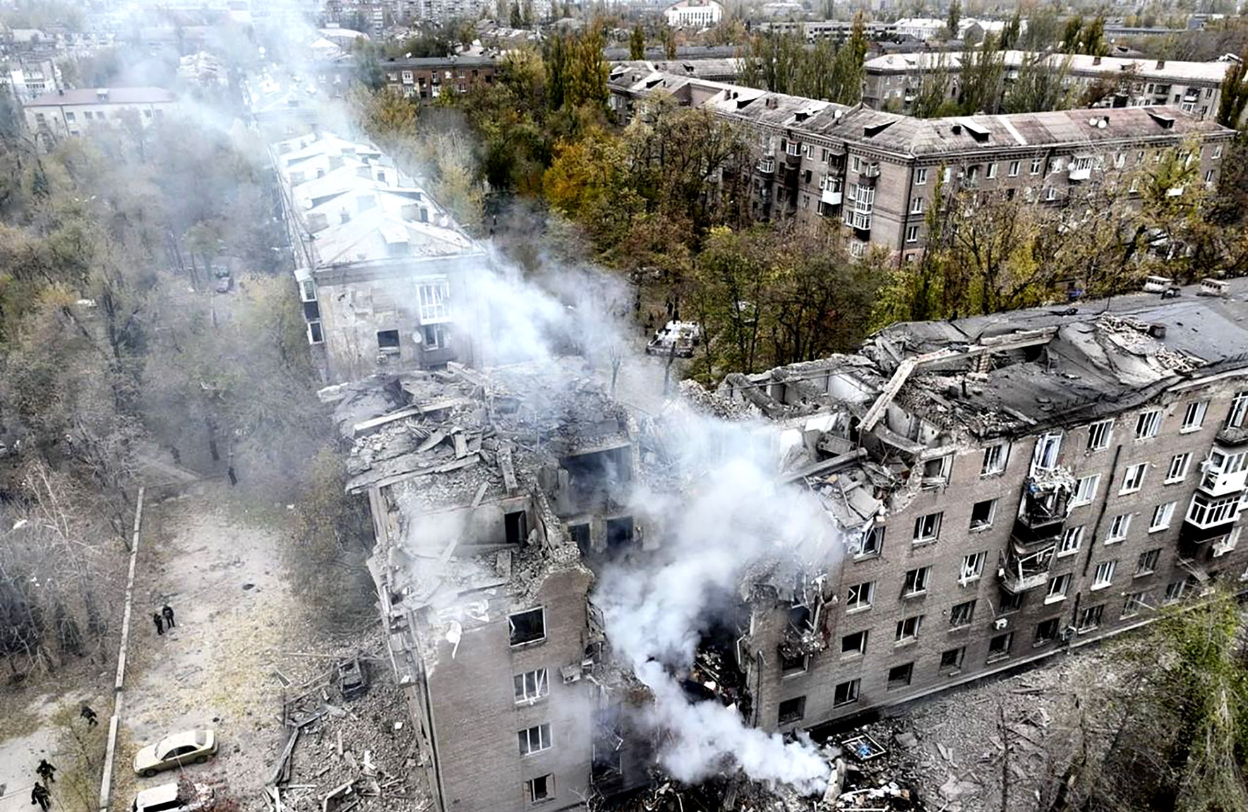 Moscow's attacks on Dnipropetrovsk region kill two, wound 19; Kyiv battles 50,000 troops in Russia’s Kursk