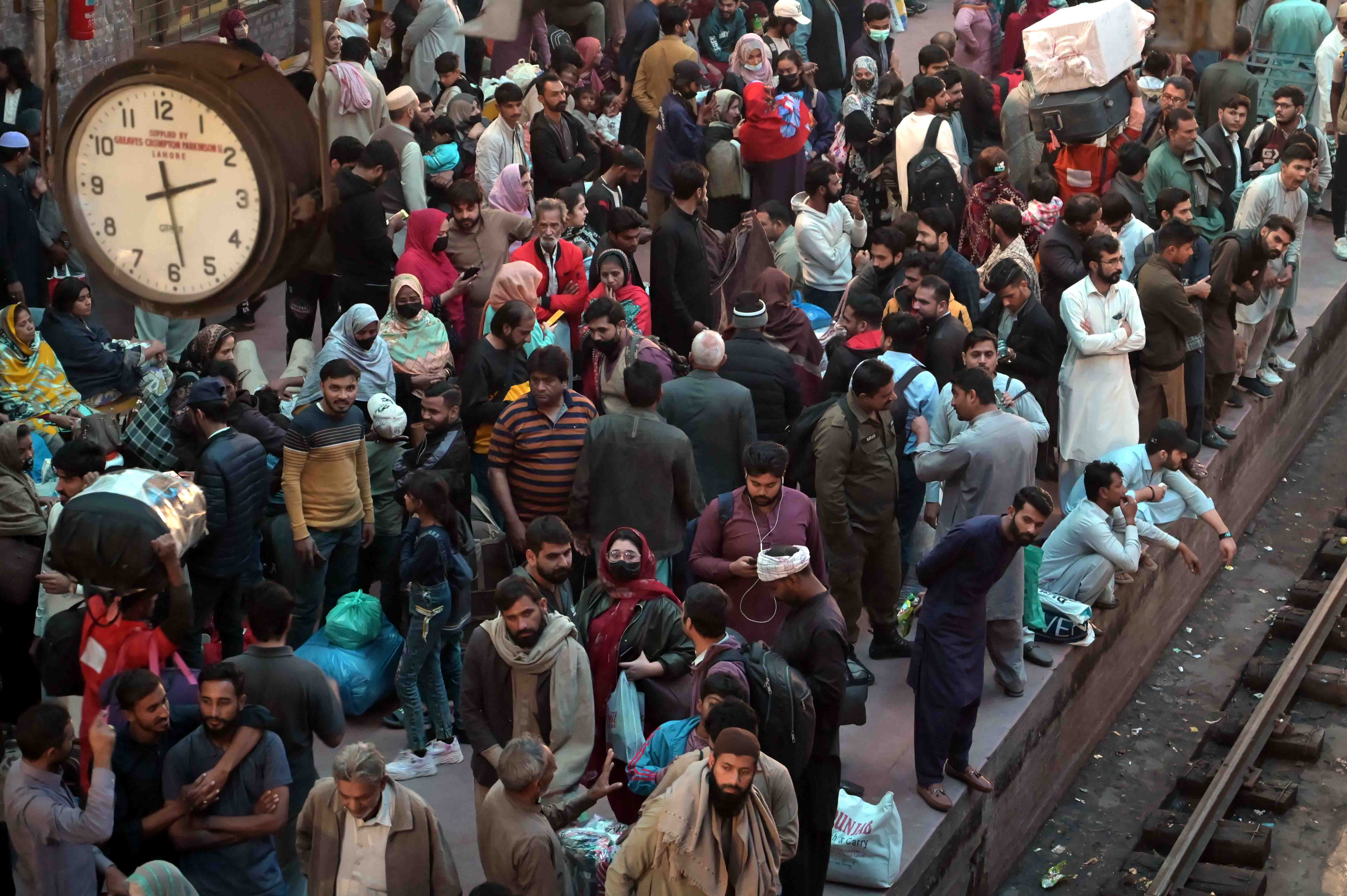 March demanding release of Pakistan's Imran Khan nears capital