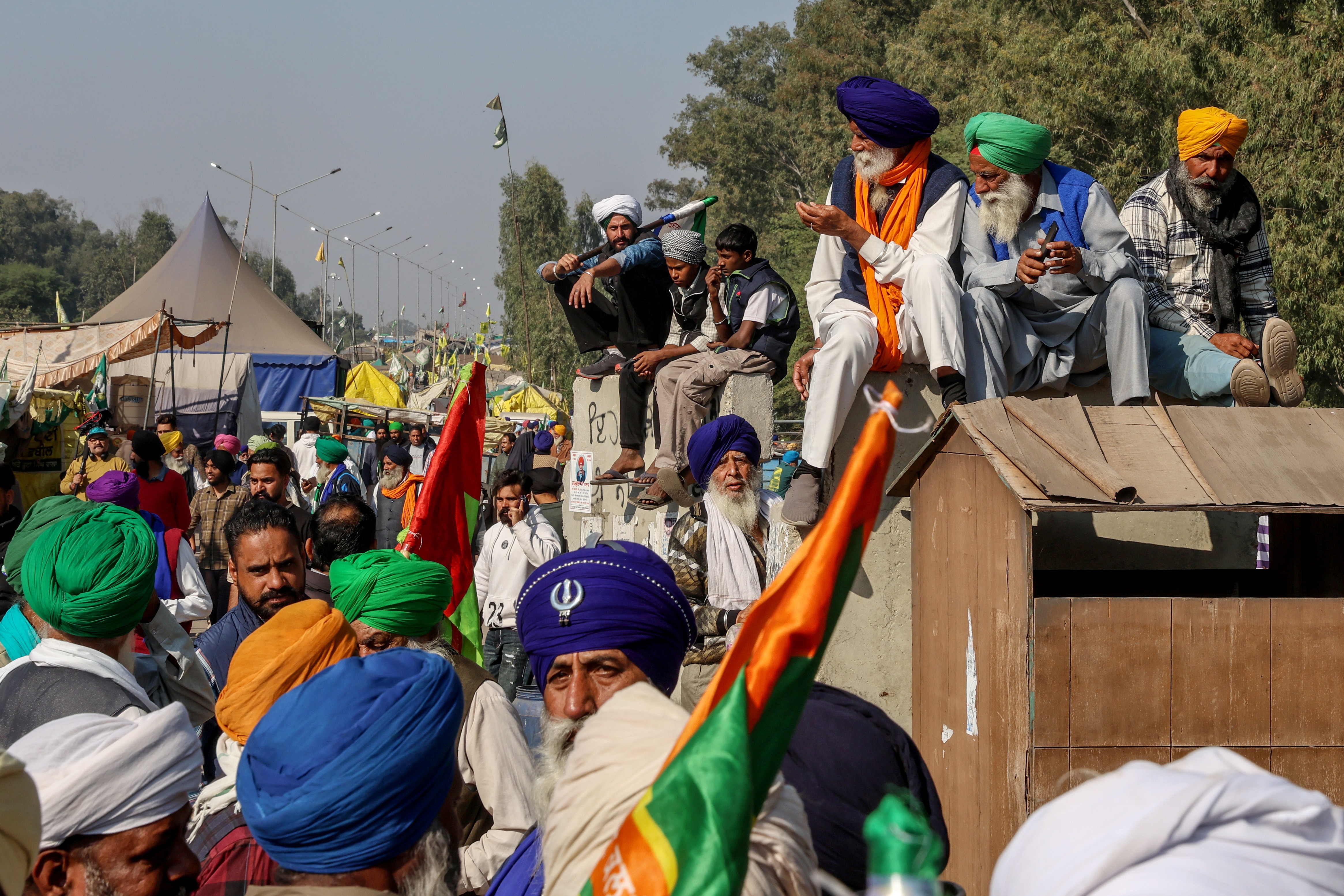Indian farmers hold 'Delhi Chalo' march to Delhi to demand price regulation