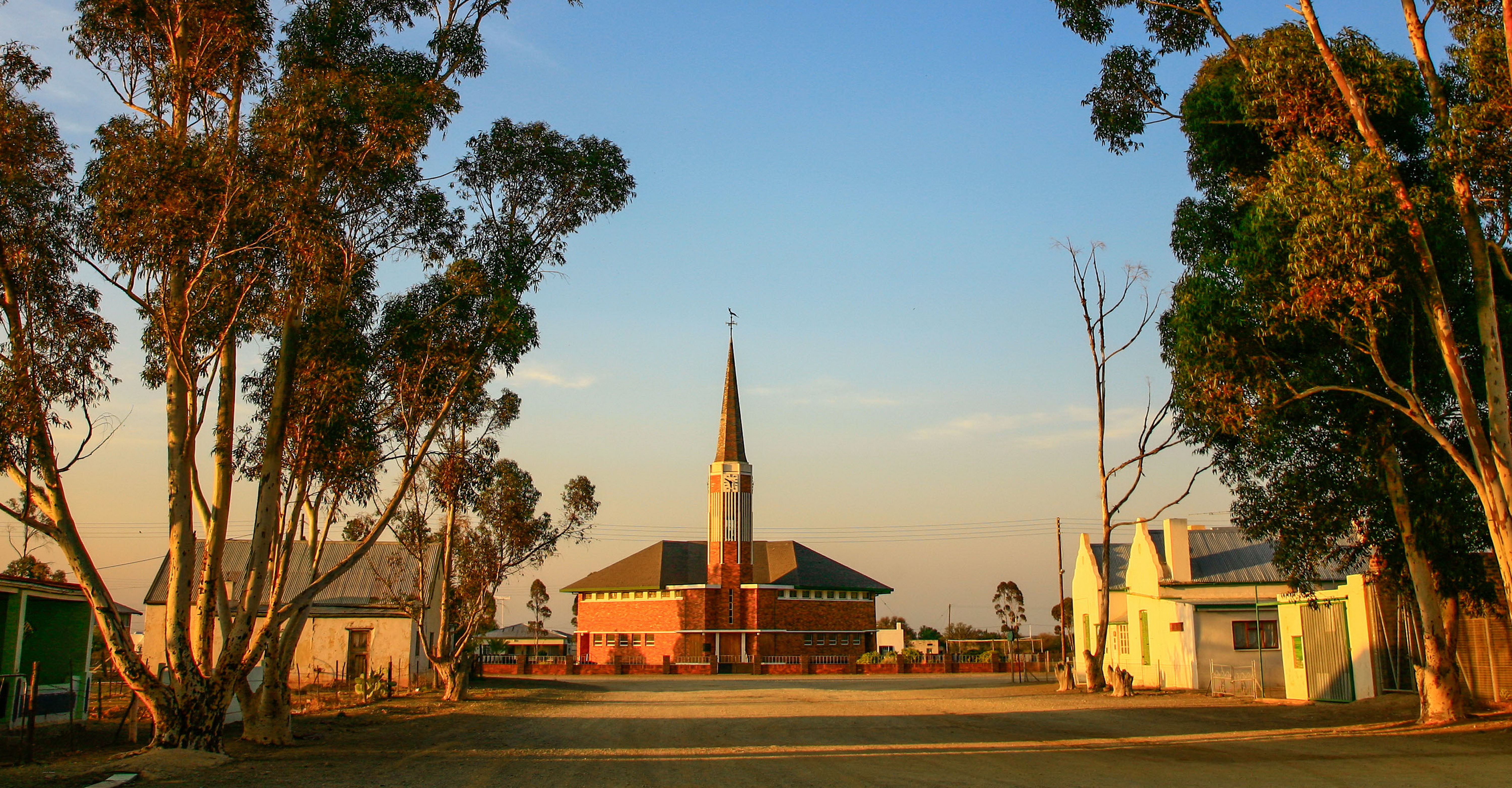 Karoo tapestry — the lure of stillness, nostalgia for long-gone locos and the look of yesterday