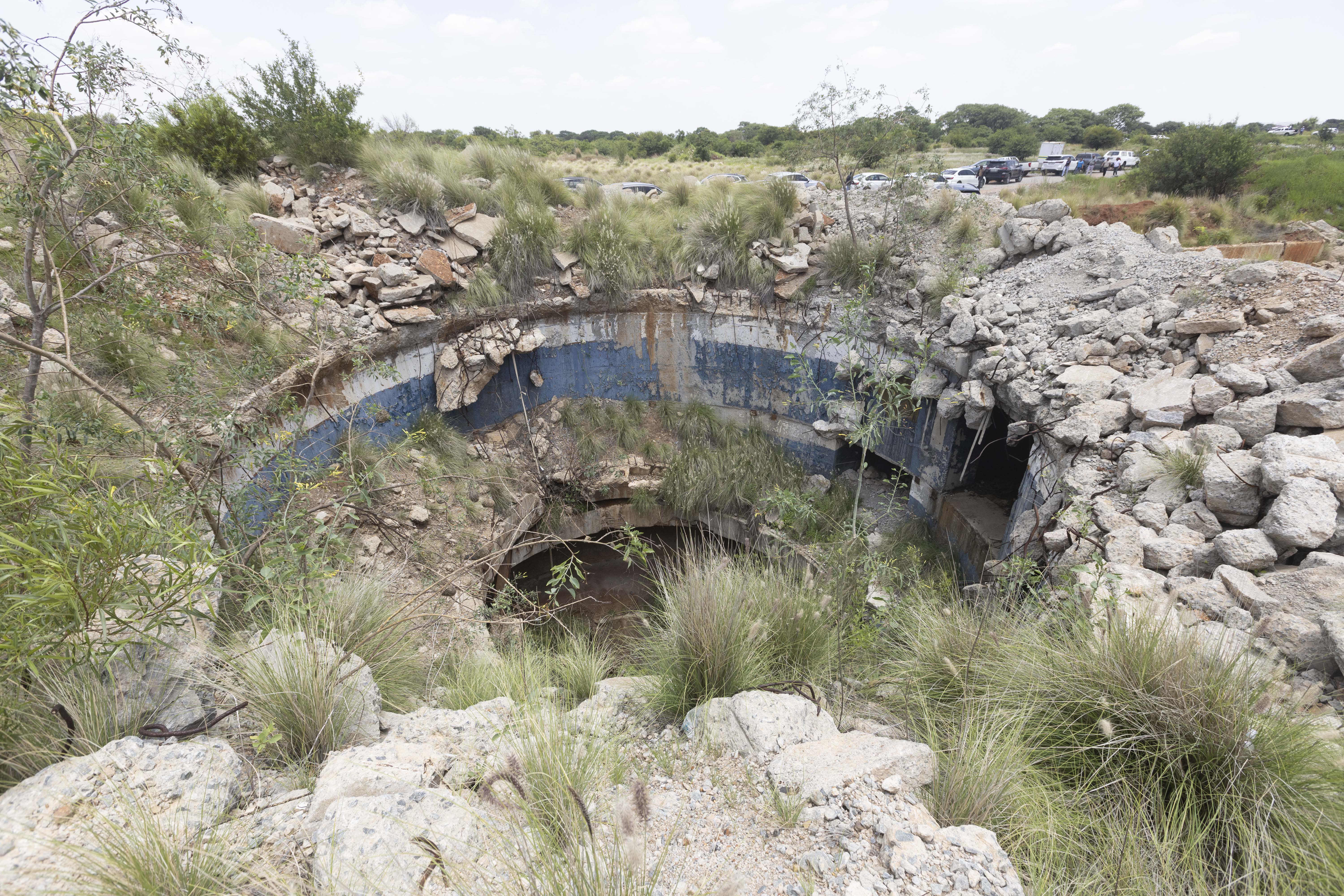 South African police launch manhunt for gang leader of illegal mine