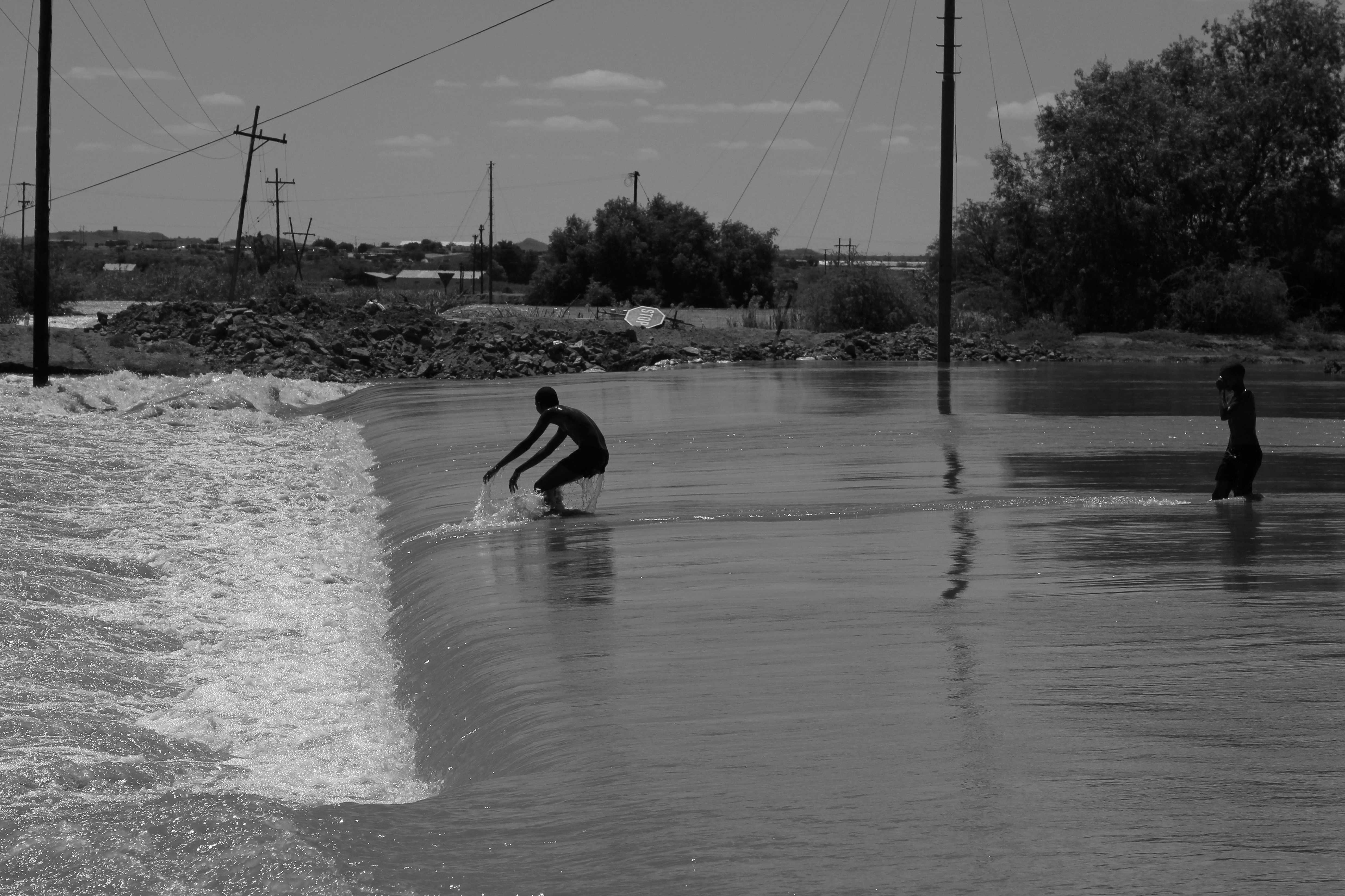 Upington Tales III: Flood season on the Orange, water gawkers and the Kalahari guy who saves them from drowning