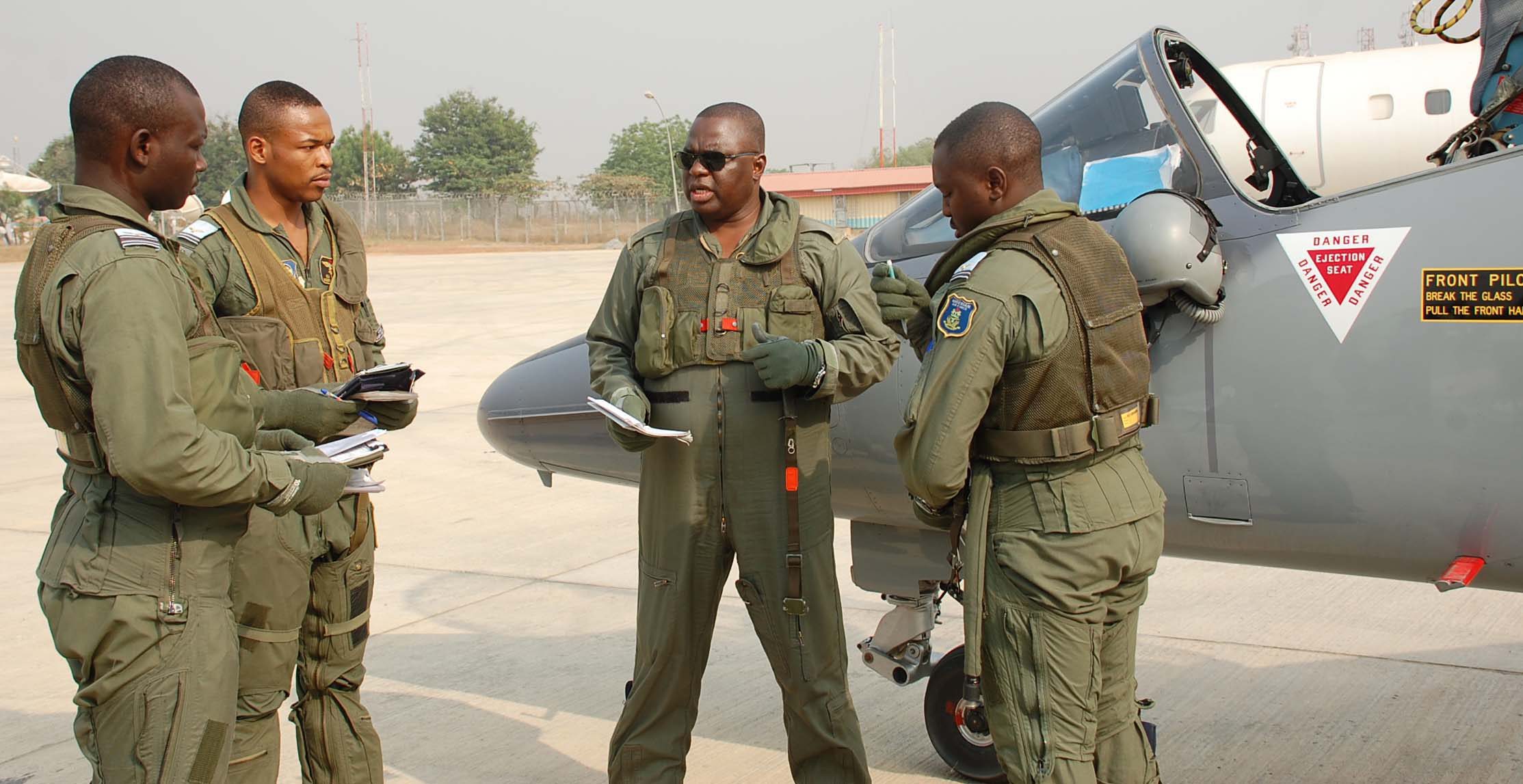 epa03544704 Air Vice Marshal Tayo Oguntoyibo (2-R), the Air Component Commander of the  Nigerian Air Force and the leader of the operation for Mali holds a pre-flight briefing with pilots, during the take-off of the formation to Mali, in Abuja, Nigeria, 19 January 2013. Nigerian Air Force (NAF) in continuation of its forces deployment to Mali has sent two Alpha Jets to strengthen the ECOWAS intervention force battling extremist rebel forces in Mali's northern flank.  EPA/JOHNSON TONY