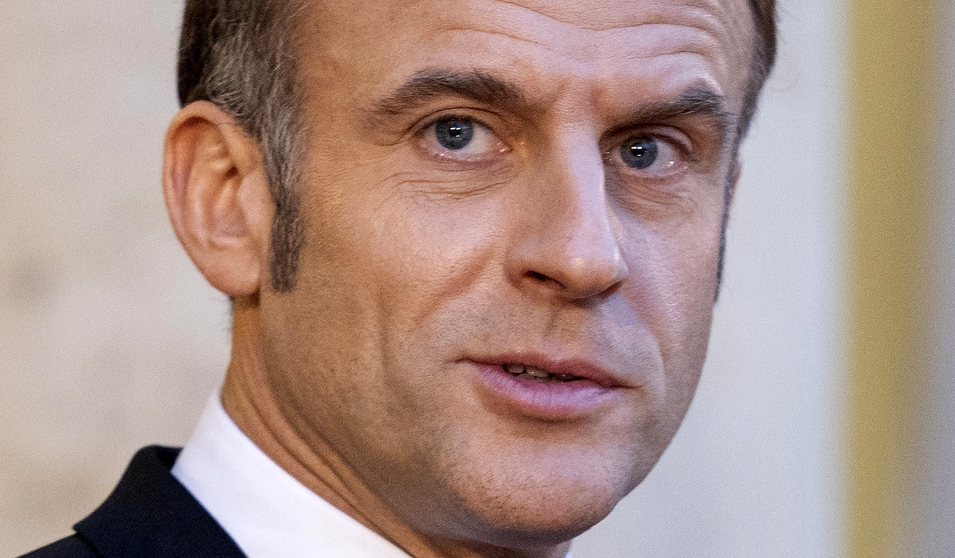 Kyiv needs ‘realistic’ stance on territorial issues - Macron; Russian drone attack on passenger bus kills one