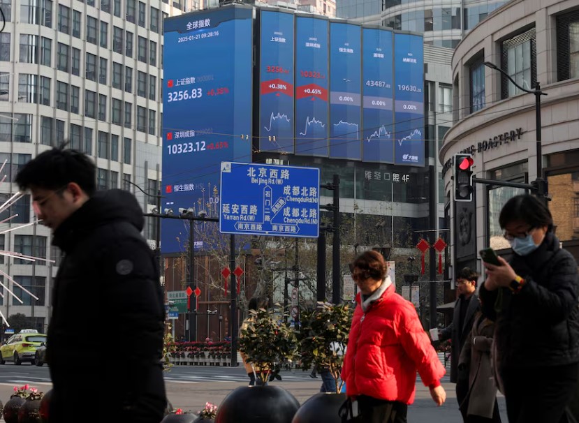 Asia stocks mixed, dollar steady as traders consider Fed rate pause