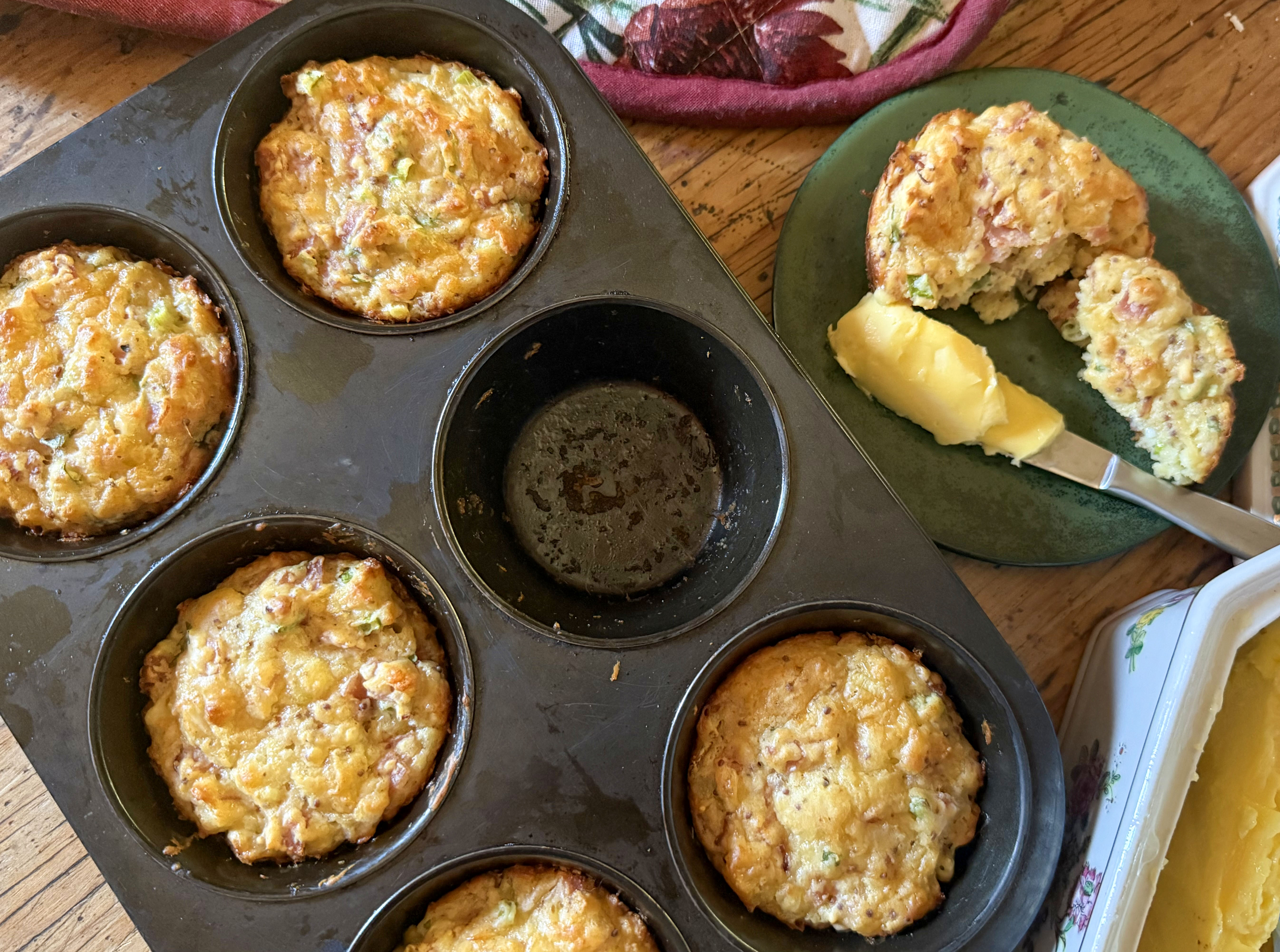 Lekker Brekker Monday: Cheese and ham muffins