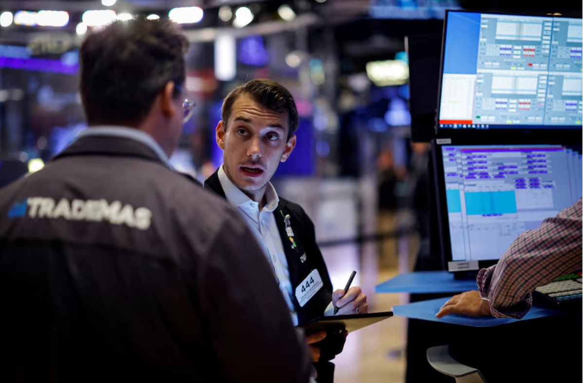 Stocks bask in Trump glow, tariff uncertainty weighs on dollar