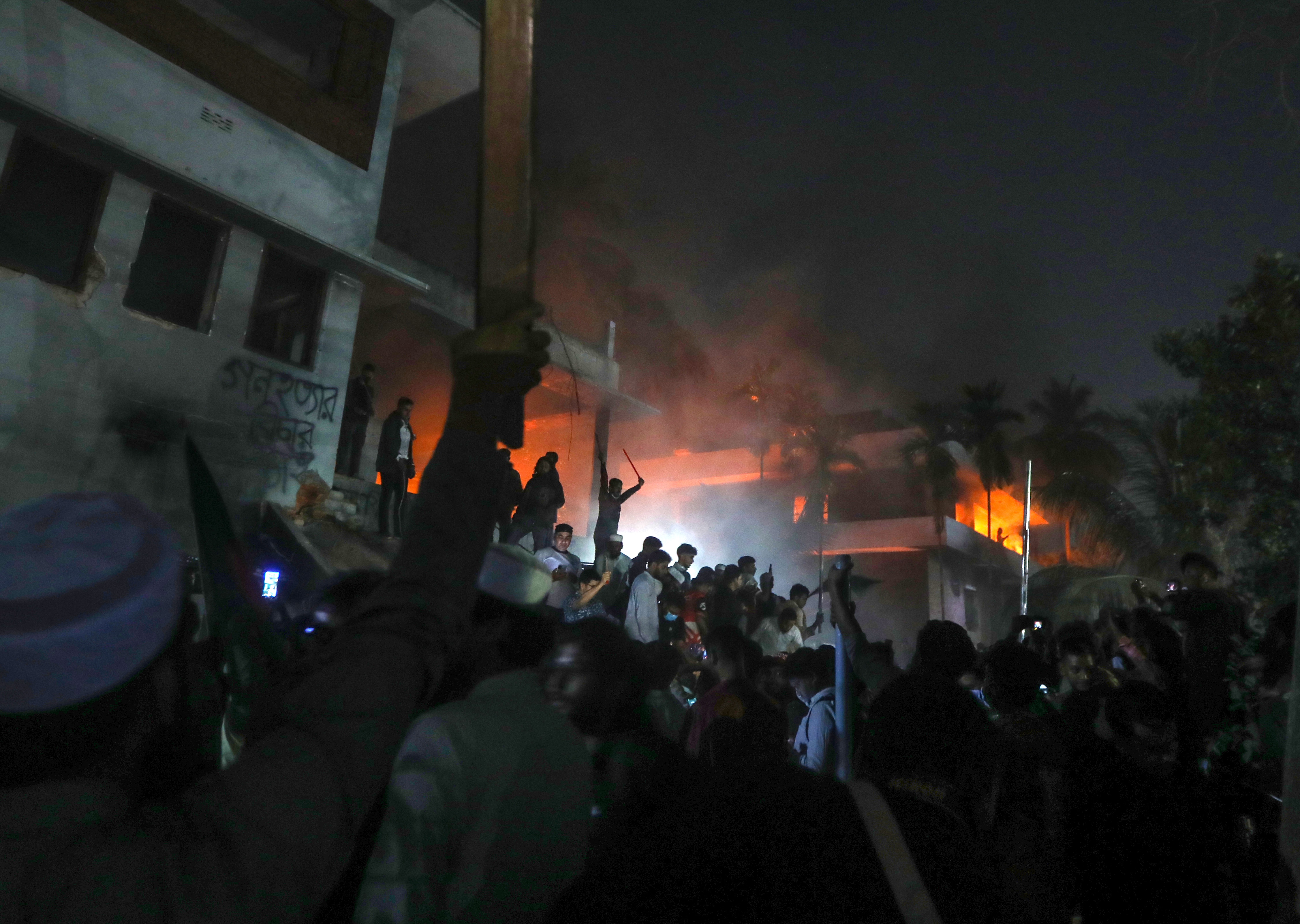 Mob vandalizes former president's residence after ousted PM's online address