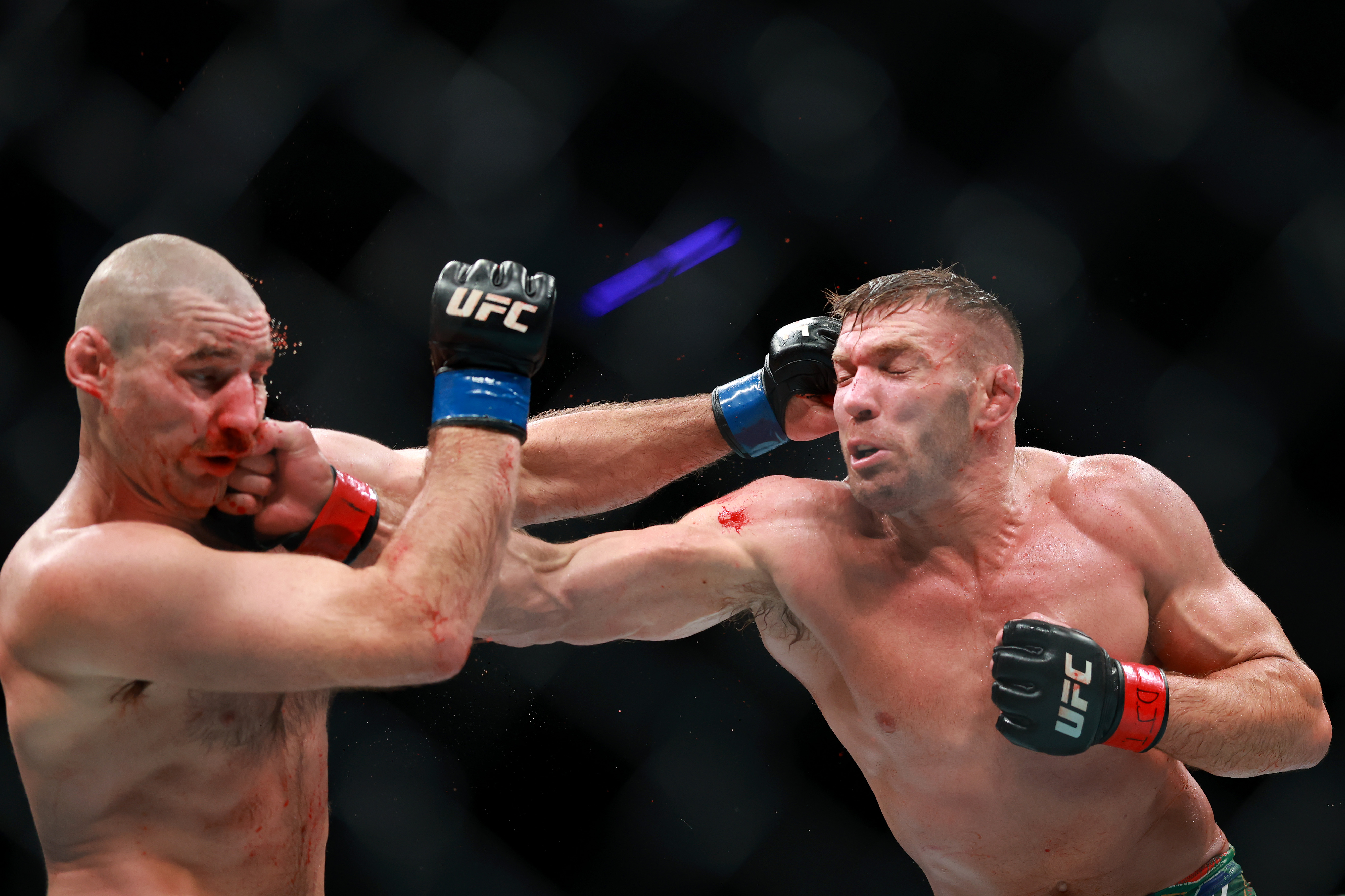 Du Plessis seeks legend status in high-stakes clash with Chimaev in UFC 319