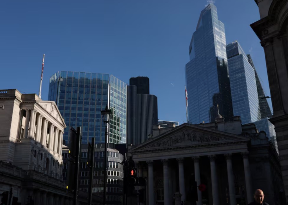 The Bank of England building is seen on the day of an interest rate decision, in London, Britain, February 6, 2025. REUTERS/Toby MelvillE