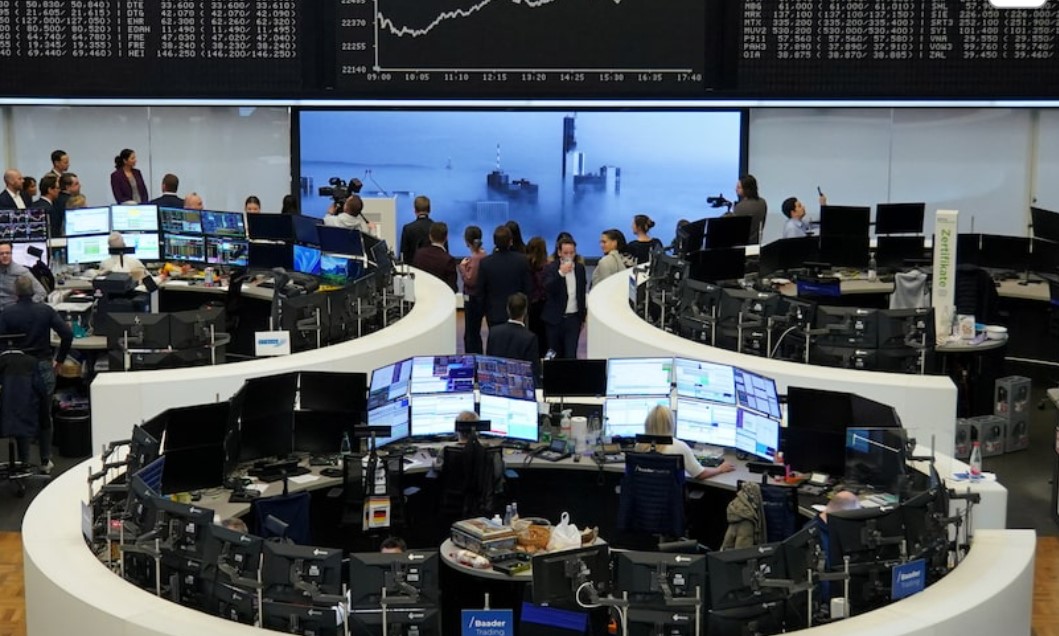 European shares break record highs on Ukraine peace hopes